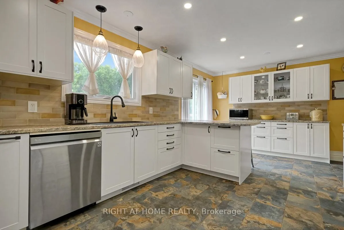 Photo 11 of 300 Maple Street, Russell, Village of Russell — HOMEH