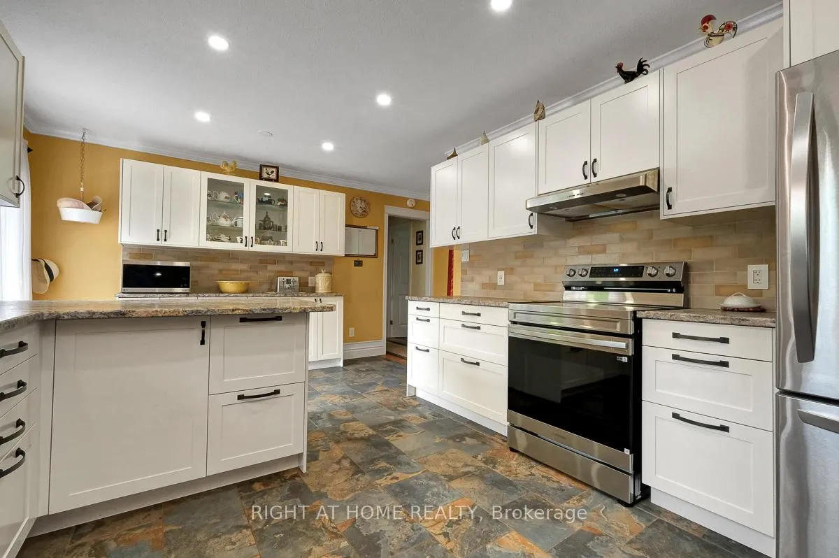 Photo 12 of 300 Maple Street, Russell, Village of Russell — HOMEH