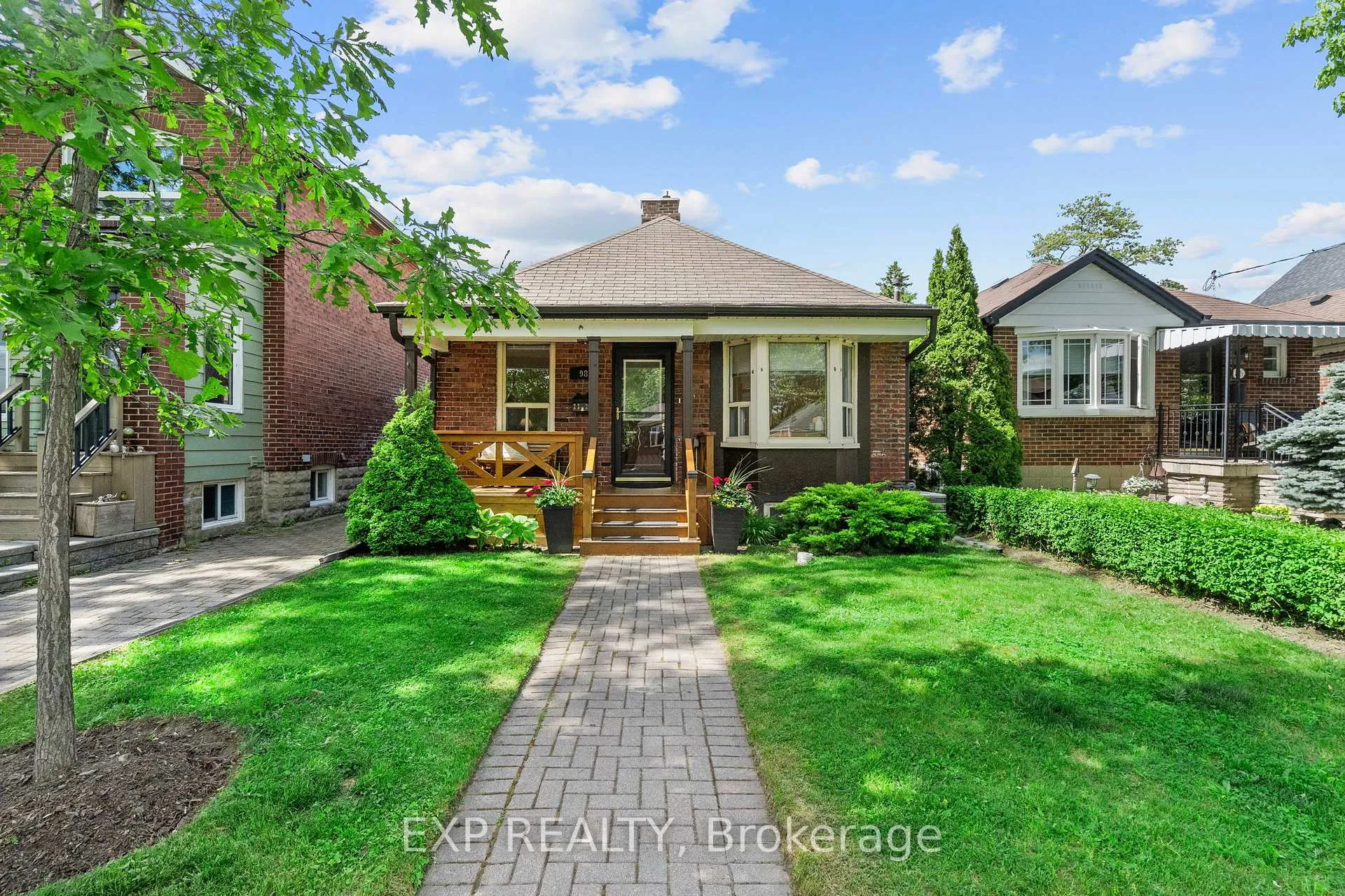Front of 98 Elma Street