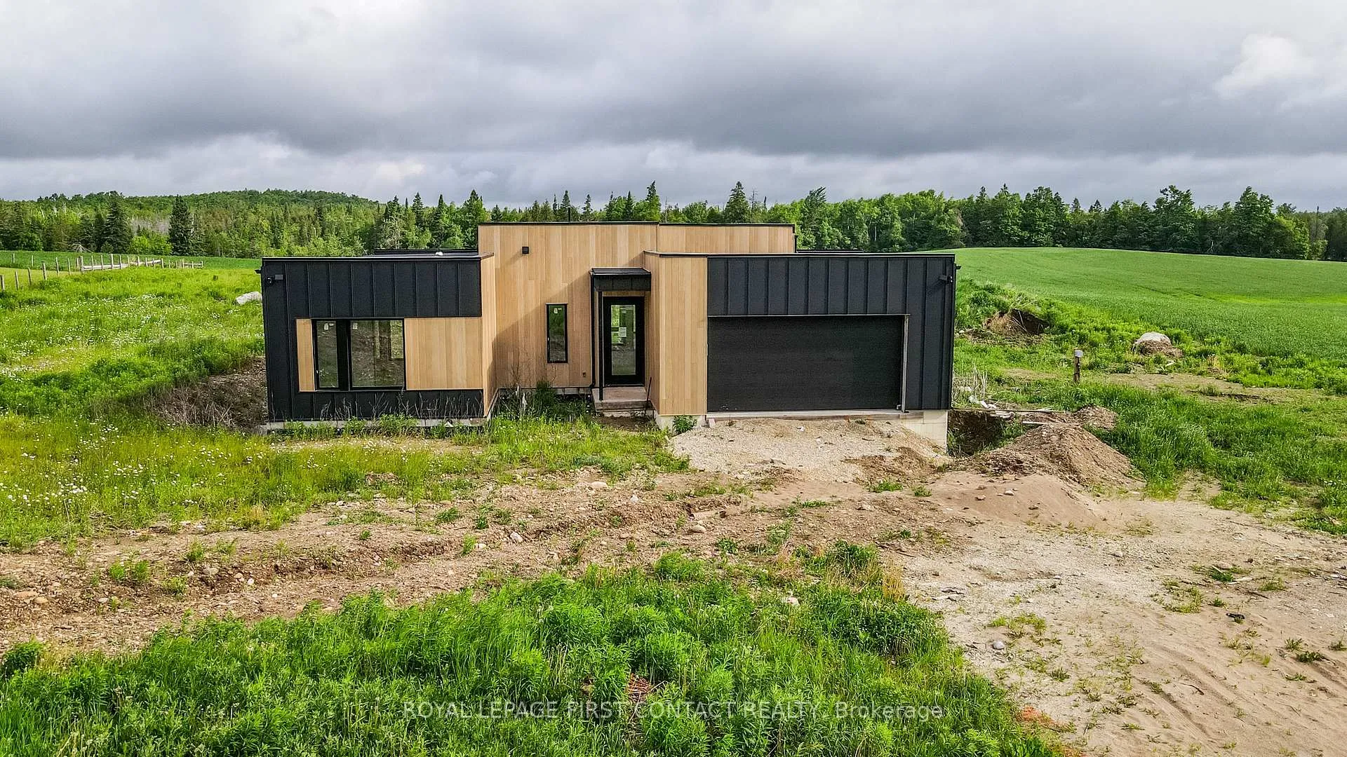 Photo 1 of 9694 6 7 Nottawasaga Side Road, Clearview, Rural Clearview — HOMEH