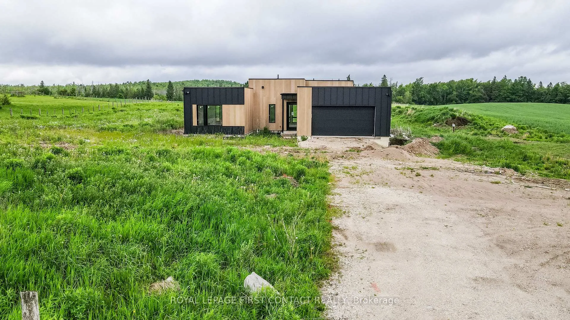 Photo 2 of 9694 6 7 Nottawasaga Side Road, Clearview, Rural Clearview — HOMEH