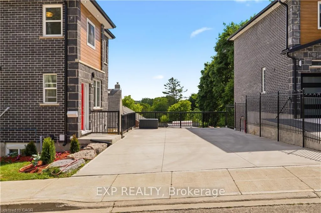 Photo 33 of 131 St George Street, Kitchener, Cedar Hill — HOMEH