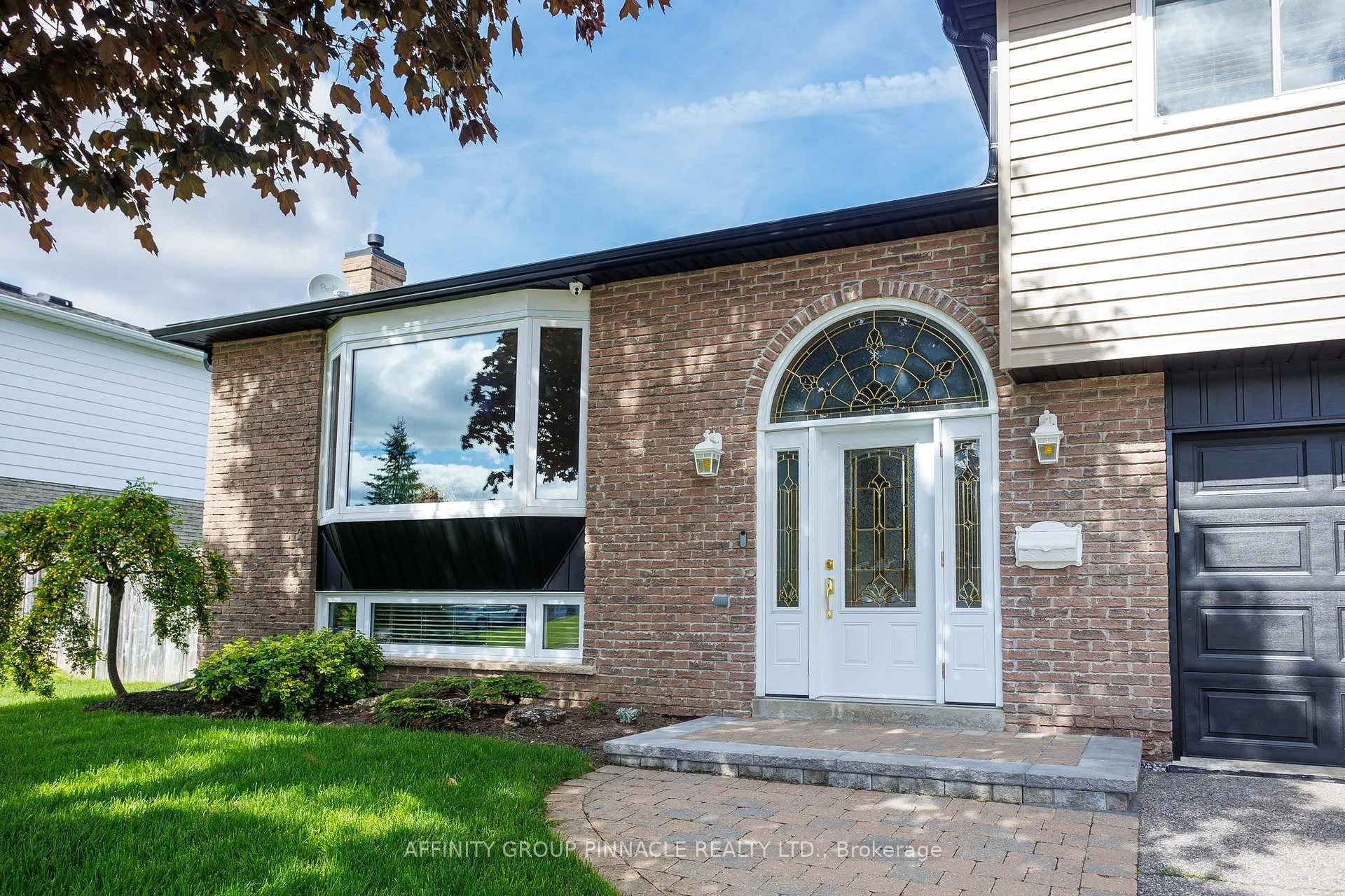 Photo 4 of 17 Edgewood Drive E, Kawartha Lakes, Lindsay — HOMEH