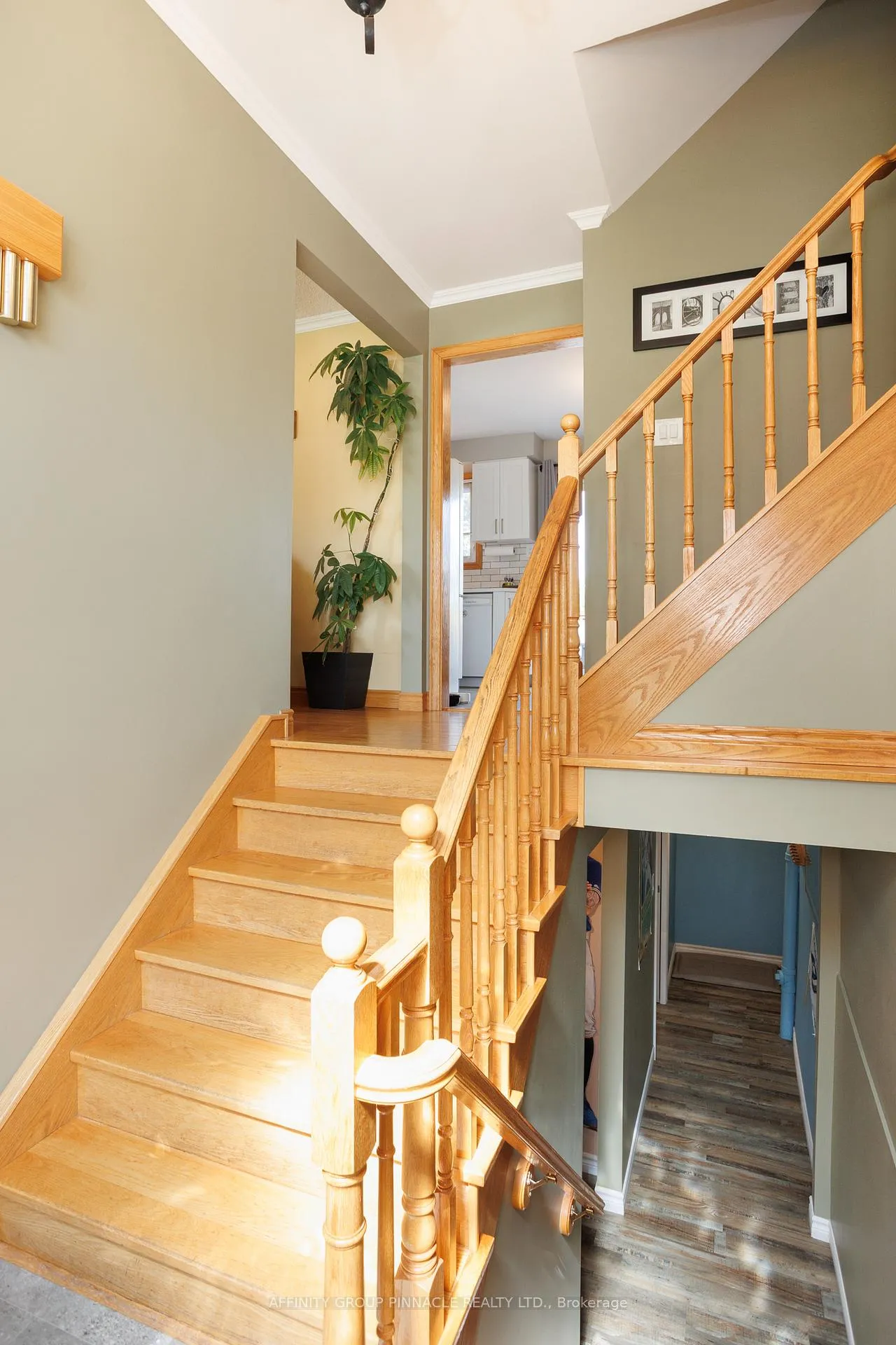 Photo 5 of 17 Edgewood Drive E, Kawartha Lakes, Lindsay — HOMEH