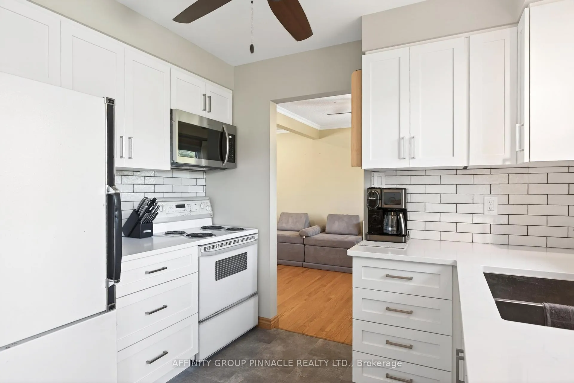 Photo 10 of 17 Edgewood Drive E, Kawartha Lakes, Lindsay — HOMEH