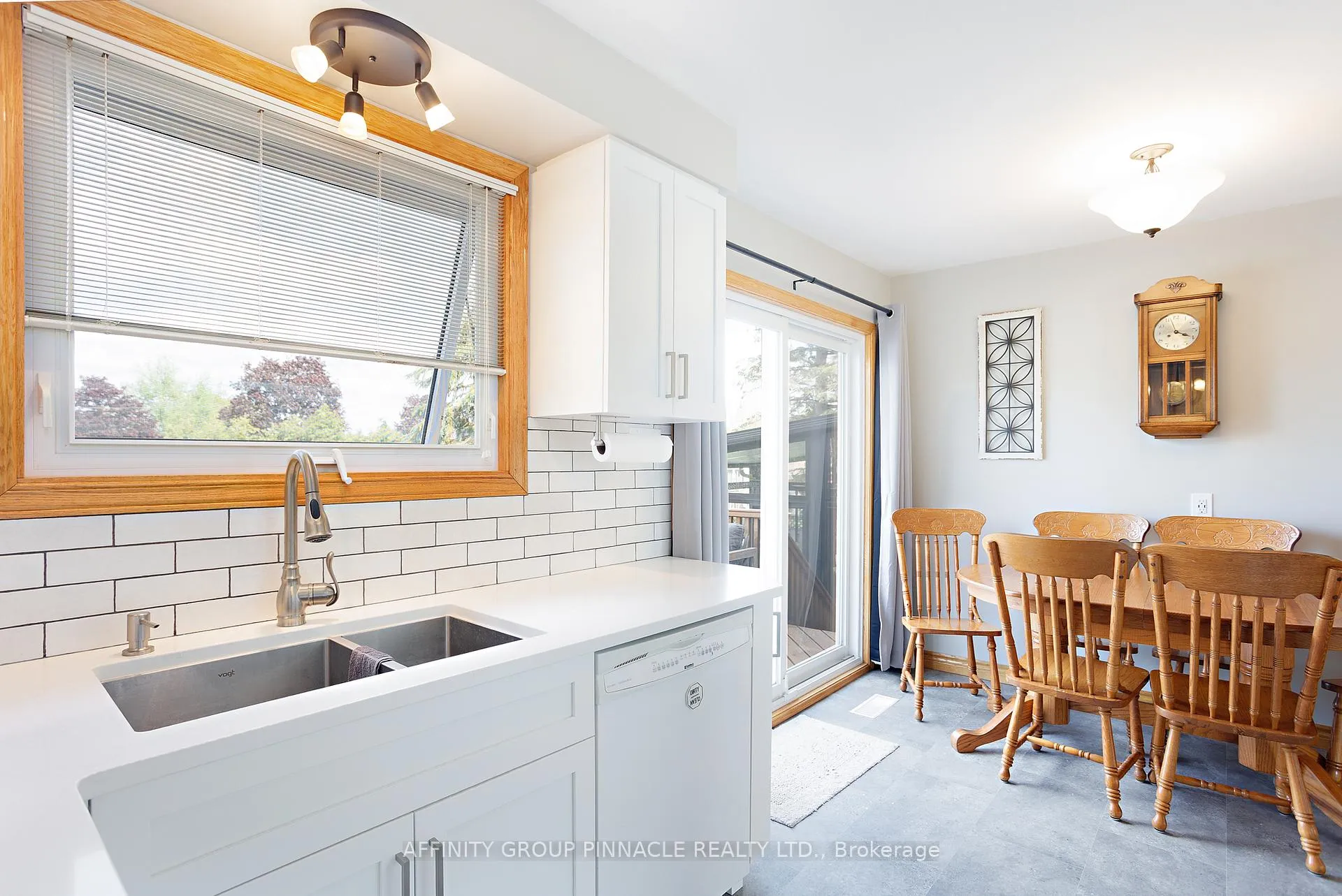 Photo 12 of 17 Edgewood Drive E, Kawartha Lakes, Lindsay — HOMEH