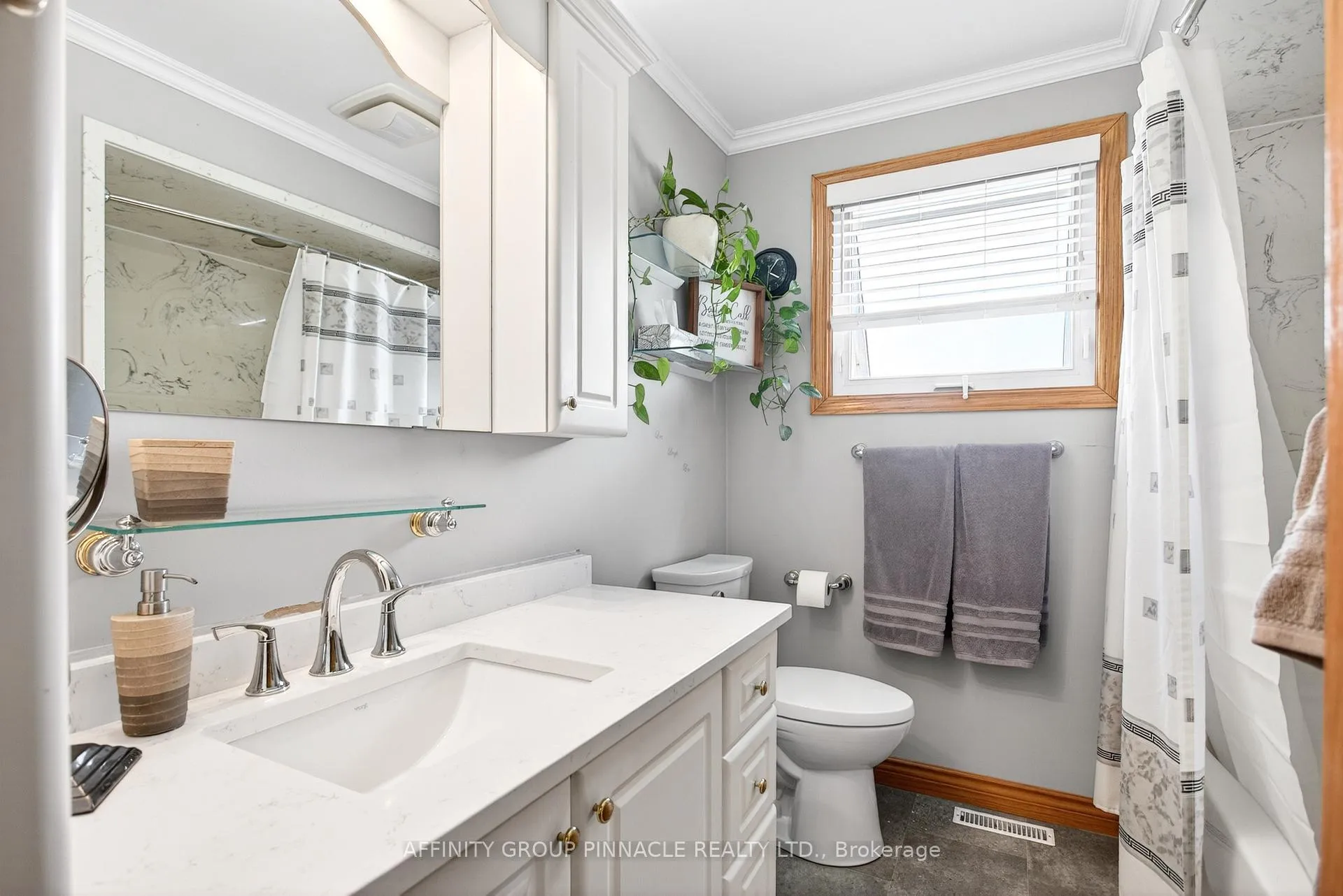 Photo 14 of 17 Edgewood Drive E, Kawartha Lakes, Lindsay — HOMEH