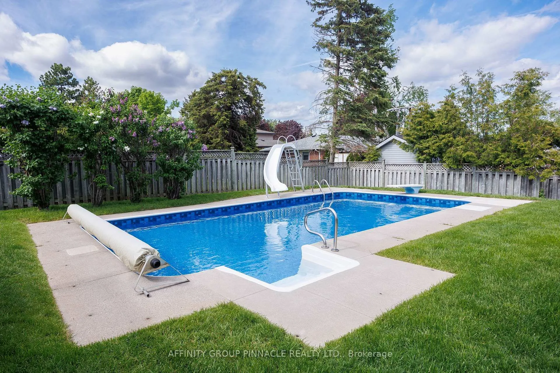 Photo 32 of 17 Edgewood Drive E, Kawartha Lakes, Lindsay — HOMEH