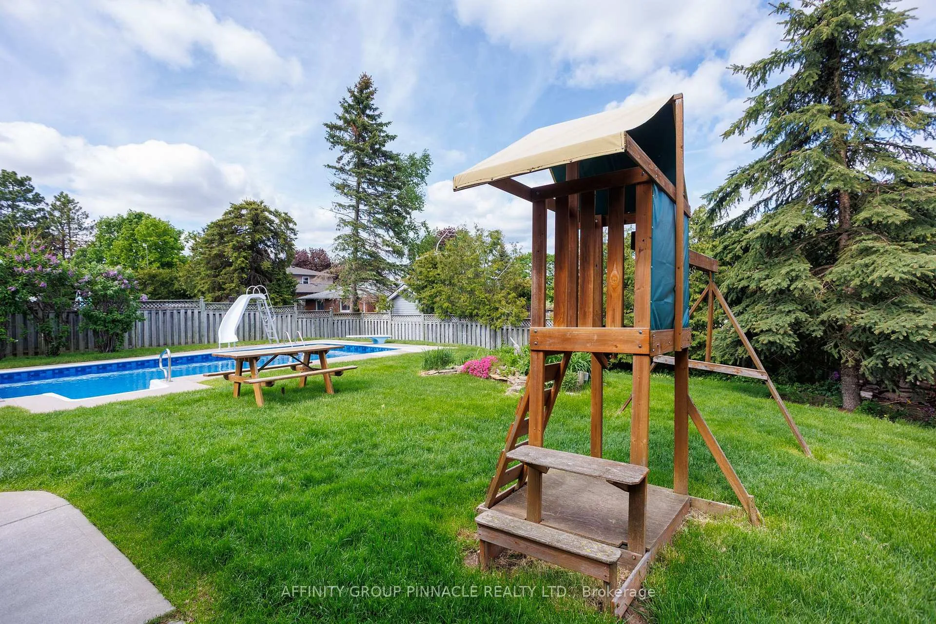 Photo 33 of 17 Edgewood Drive E, Kawartha Lakes, Lindsay — HOMEH