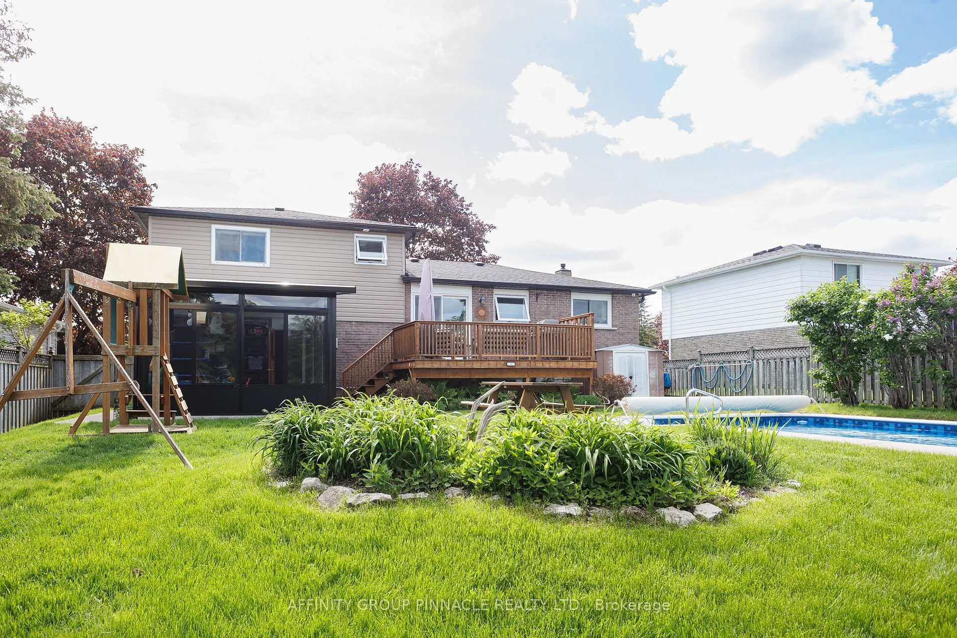 Photo 35 of 17 Edgewood Drive E, Kawartha Lakes, Lindsay — HOMEH