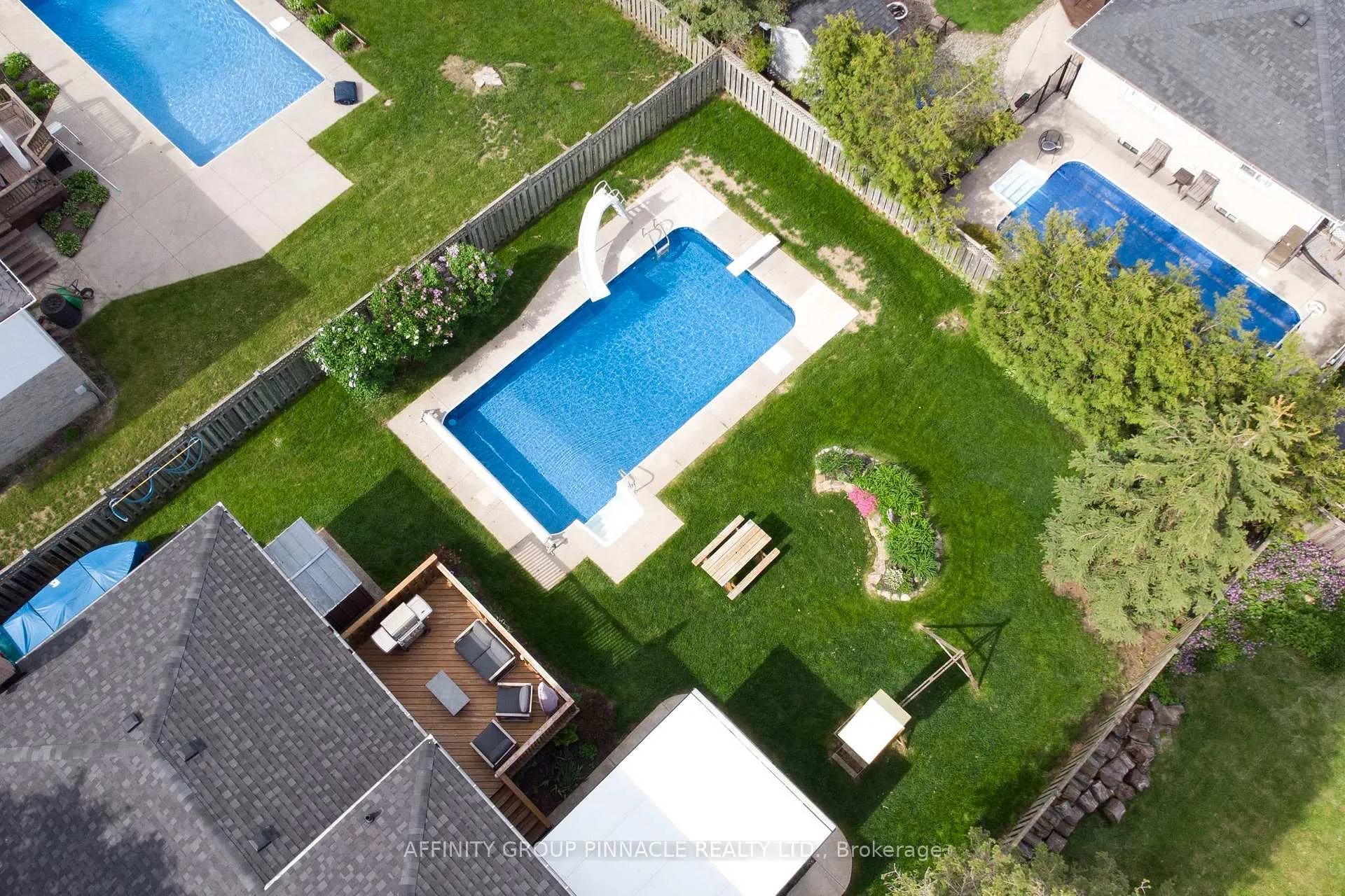 Photo 38 of 17 Edgewood Drive E, Kawartha Lakes, Lindsay — HOMEH