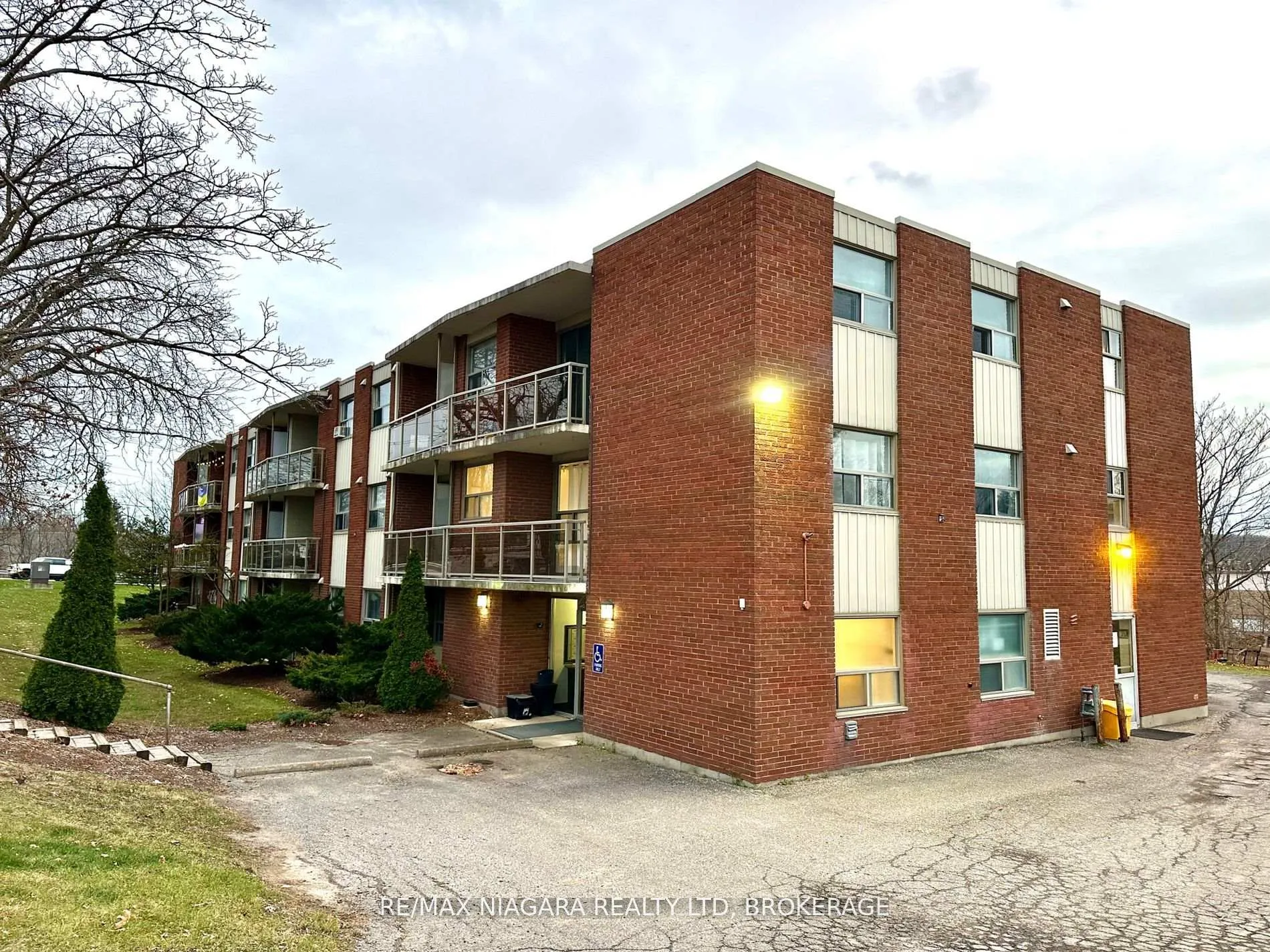Photo 1 of Unit 305, 7 Riverview Boulevard, St. Catharines, Glendale/Glenridge — HOMEH