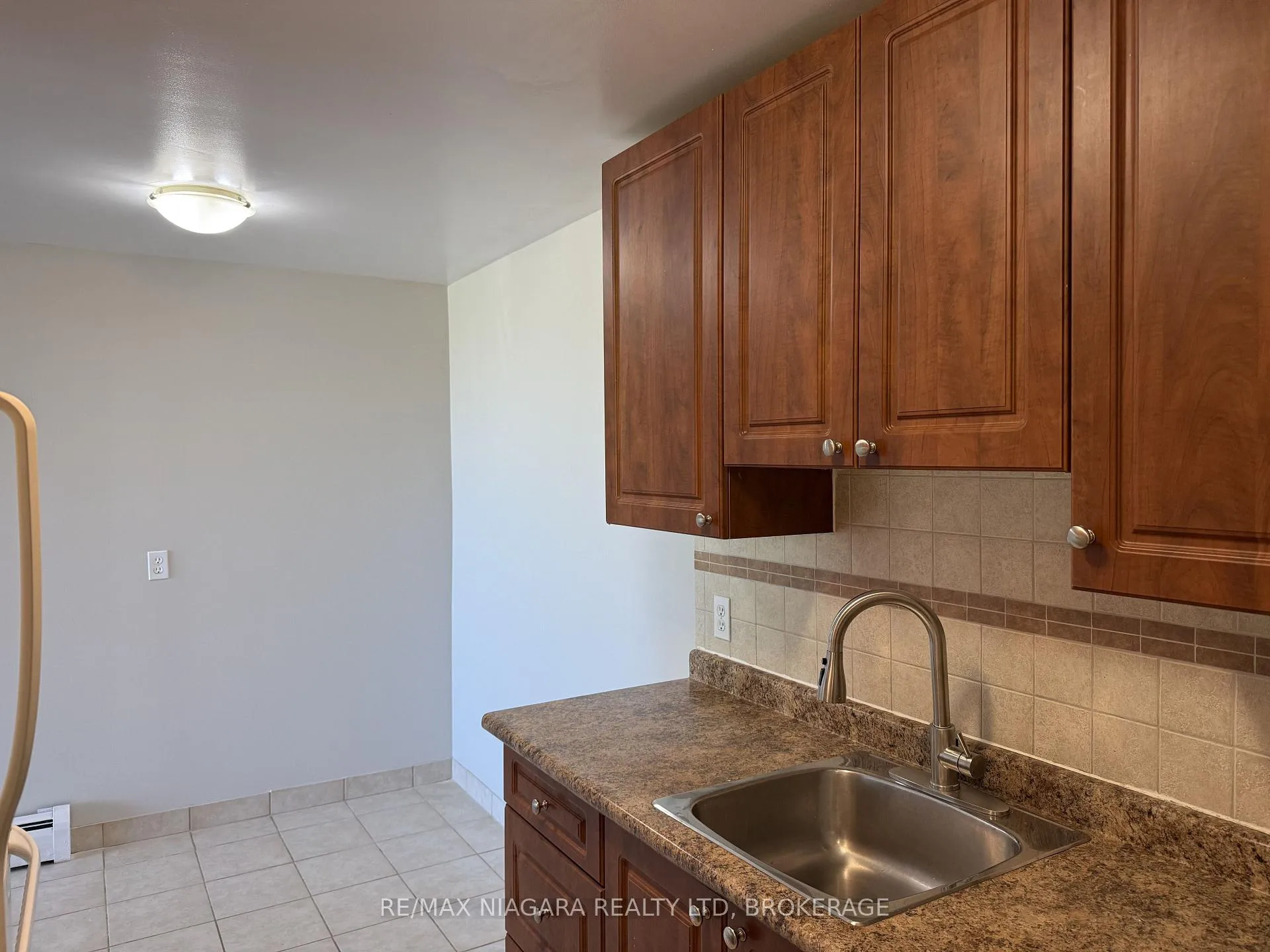 Photo 10 of Unit 305, 7 Riverview Boulevard, St. Catharines, Glendale/Glenridge — HOMEH