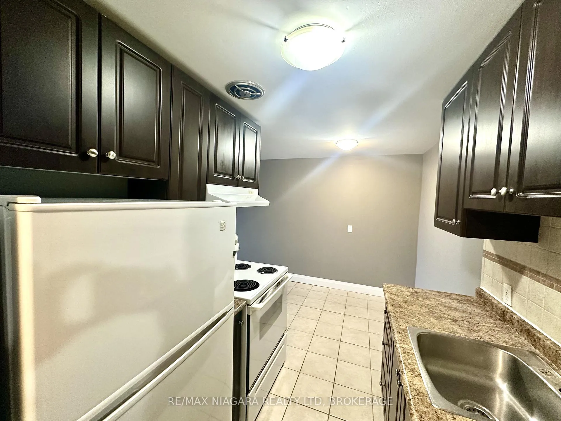 Photo 9 of Unit 205, 7 Riverview Boulevard, St. Catharines, Glendale/Glenridge — HOMEH