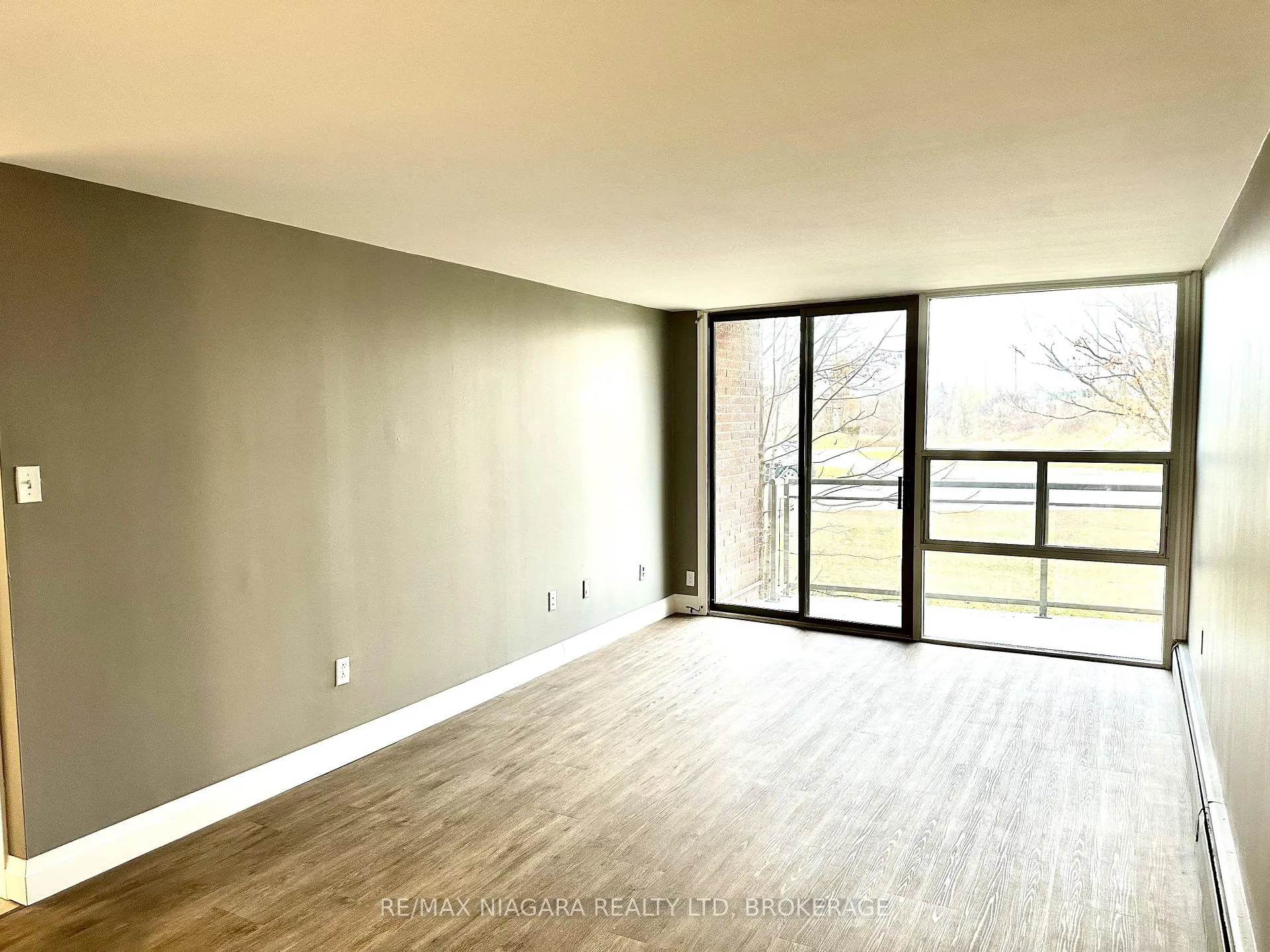 Photo 10 of Unit 205, 7 Riverview Boulevard, St. Catharines, Glendale/Glenridge — HOMEH