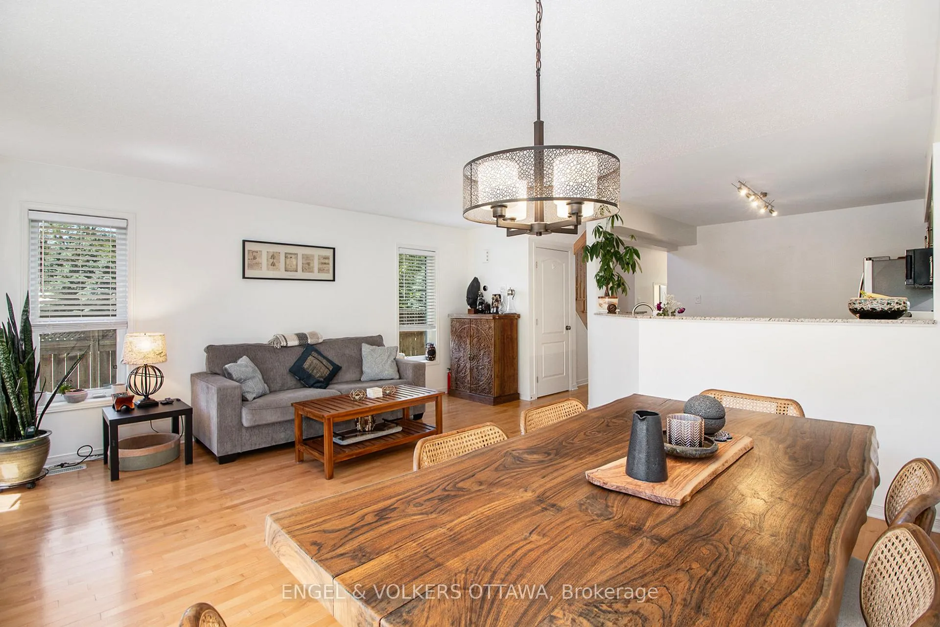 Photo 7 of 418 Meilleur Private, Ottawa, Vanier — HOMEH