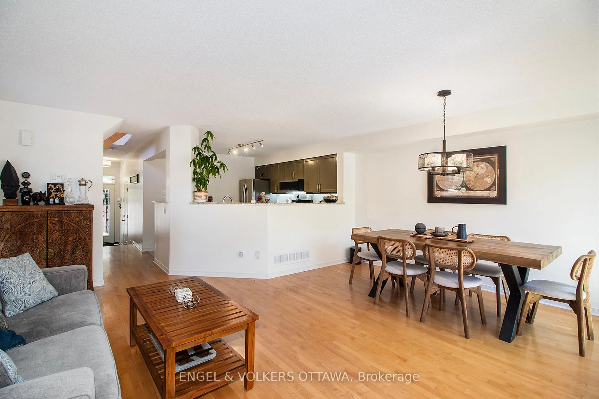 Photo 8 of 418 Meilleur Private, Ottawa, Vanier — HOMEH