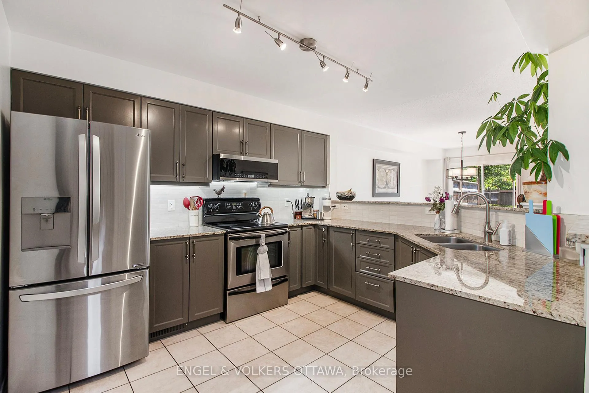 Photo 9 of 418 Meilleur Private, Ottawa, Vanier — HOMEH