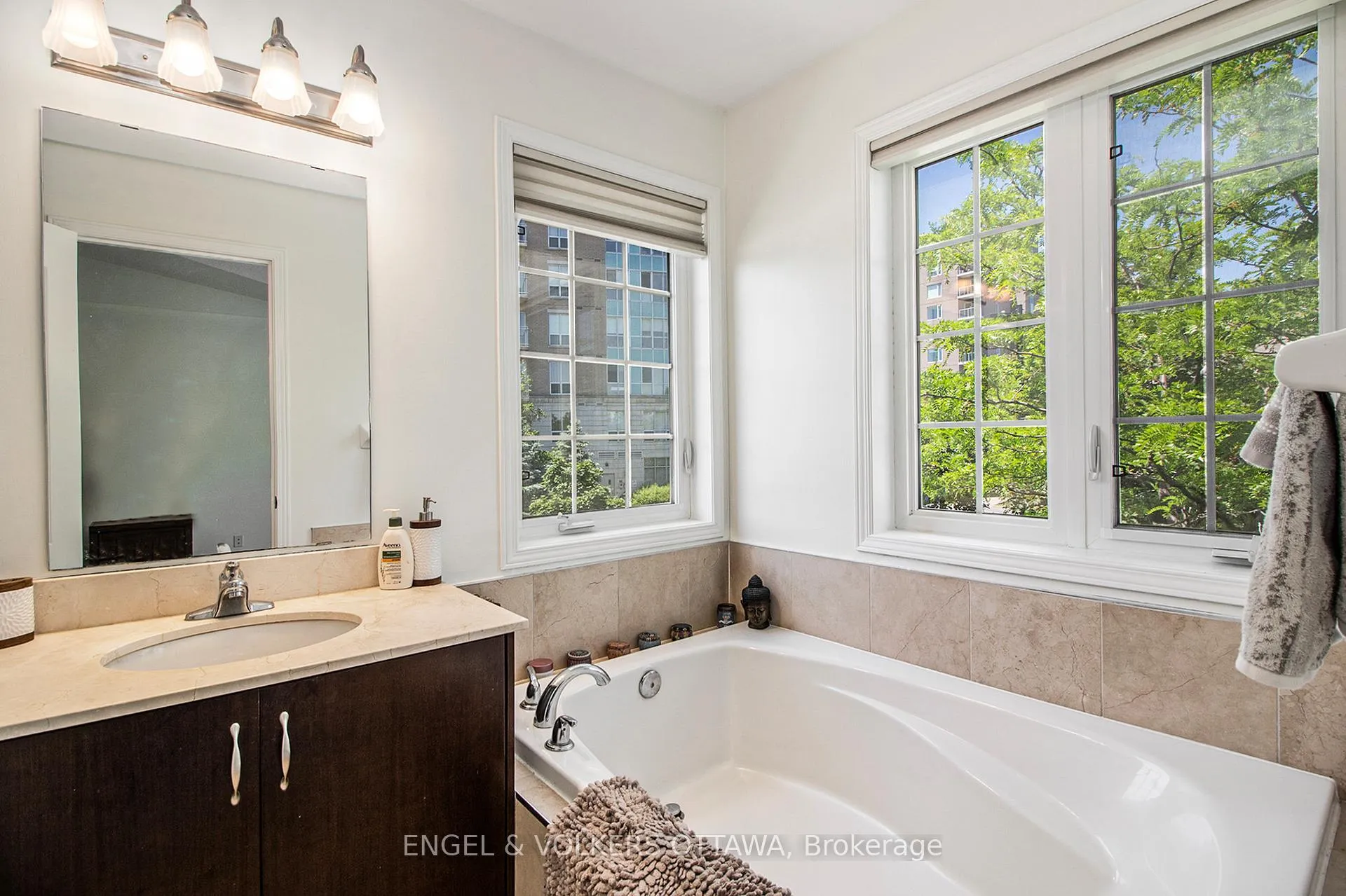 Photo 15 of 418 Meilleur Private, Ottawa, Vanier — HOMEH