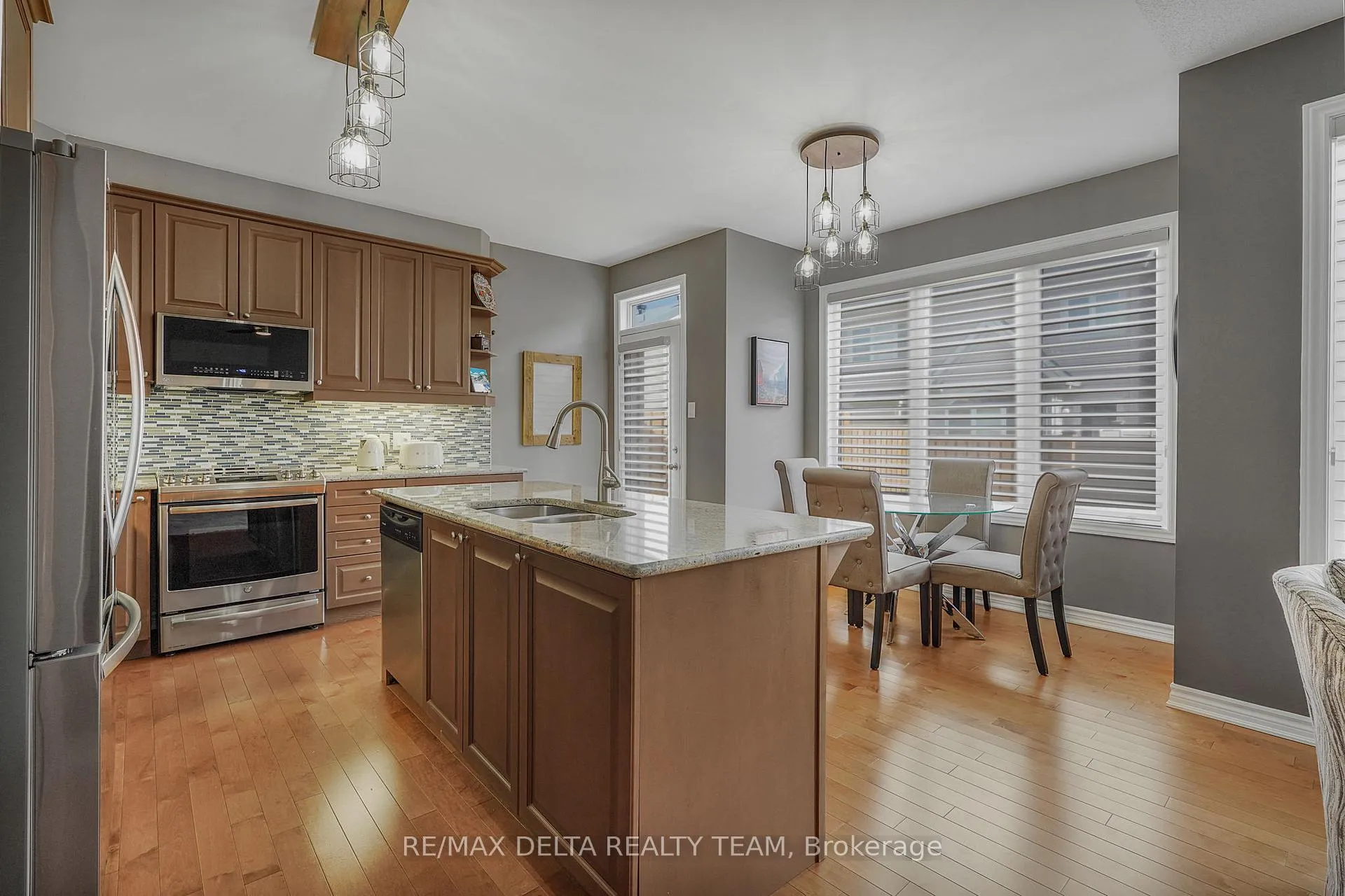 Photo 12 of 208 Serra Ridge, Ottawa, Notting Hill/Summerside — HOMEH