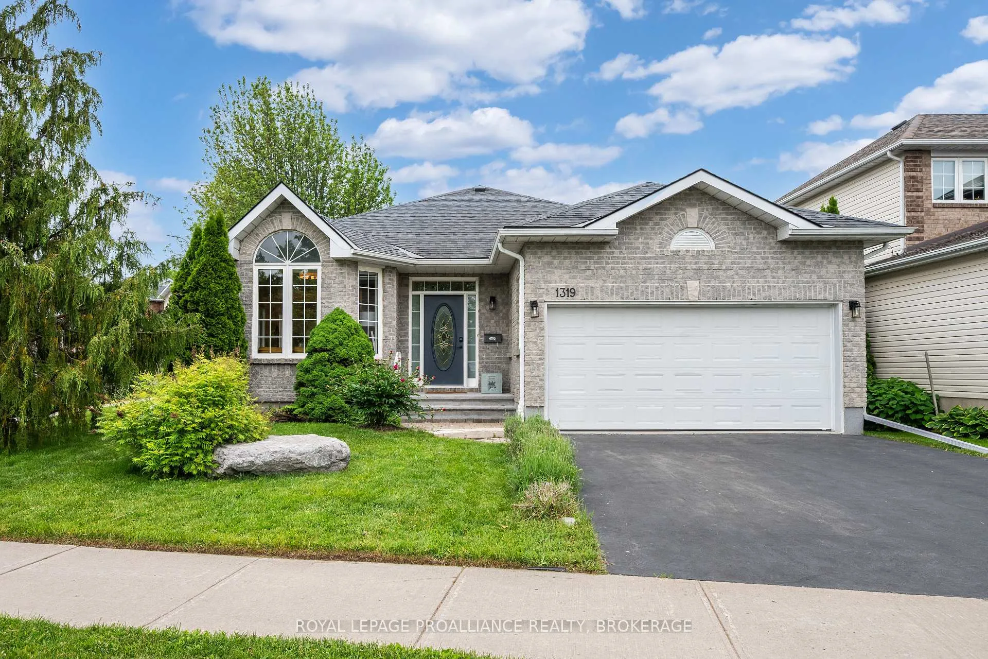 Photo 1 of 1319 Waterside Way, Kingston, Kingston East (Incl Barret Crt) — HOMEH