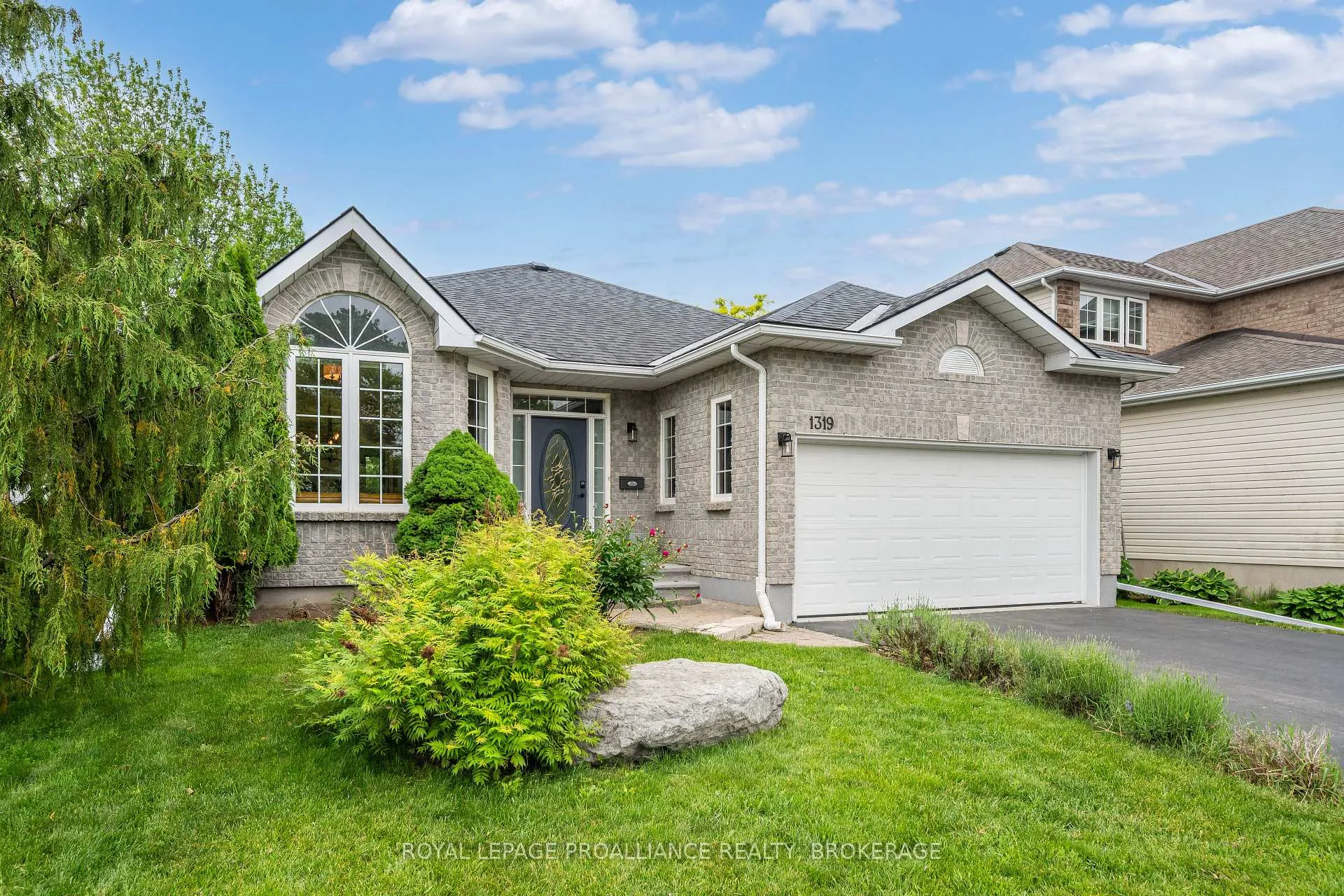 Photo 2 of 1319 Waterside Way, Kingston, Kingston East (Incl Barret Crt) — HOMEH