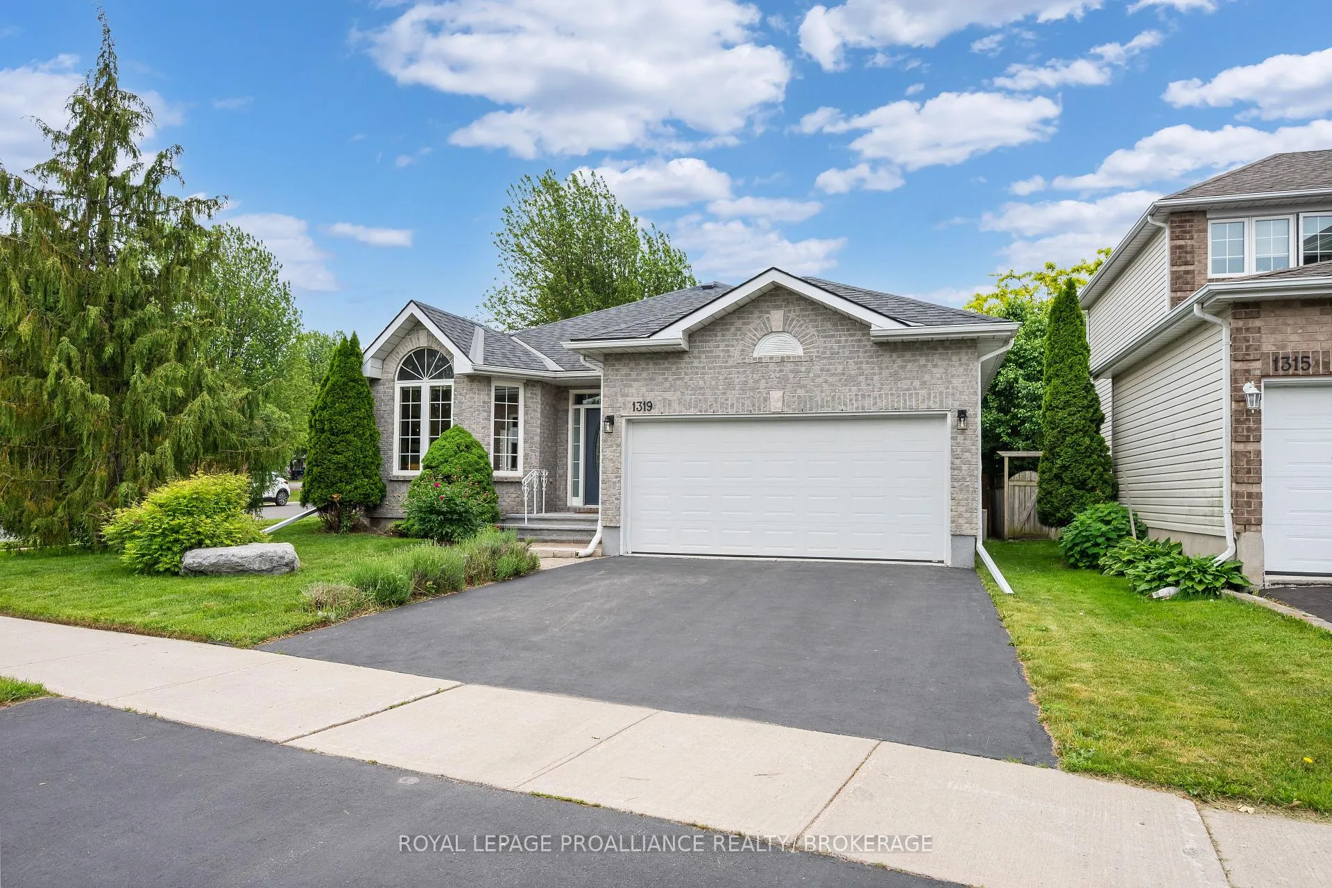 Photo 3 of 1319 Waterside Way, Kingston, Kingston East (Incl Barret Crt) — HOMEH