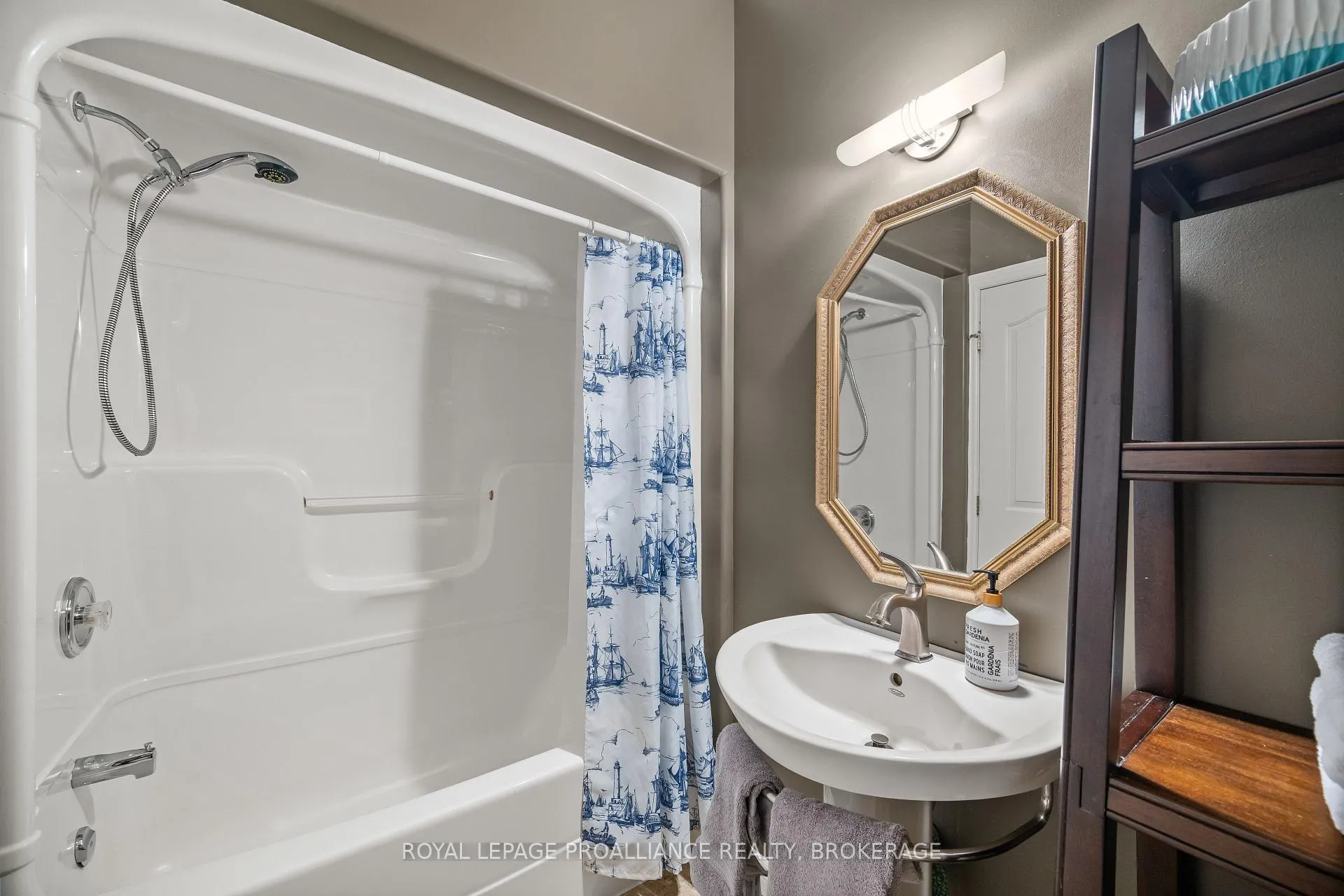 Photo 24 of 1319 Waterside Way, Kingston, Kingston East (Incl Barret Crt) — HOMEH