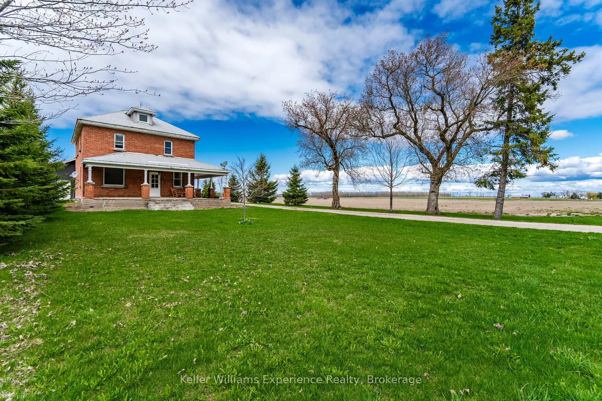 Photo 2 of 2936 Flos 6 Road W, Springwater, Phelpston — HOMEH
