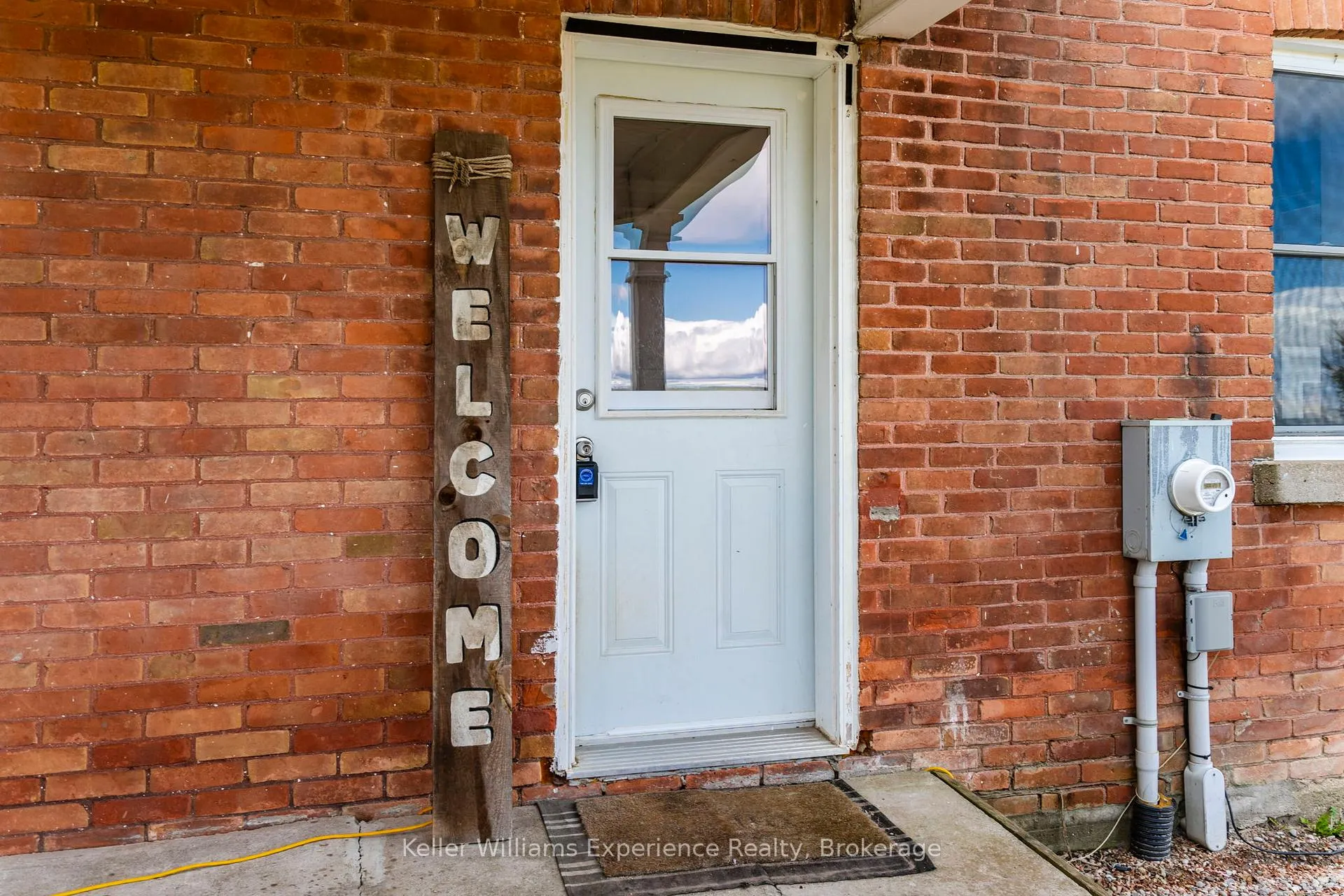 Photo 3 of 2936 Flos 6 Road W, Springwater, Phelpston — HOMEH