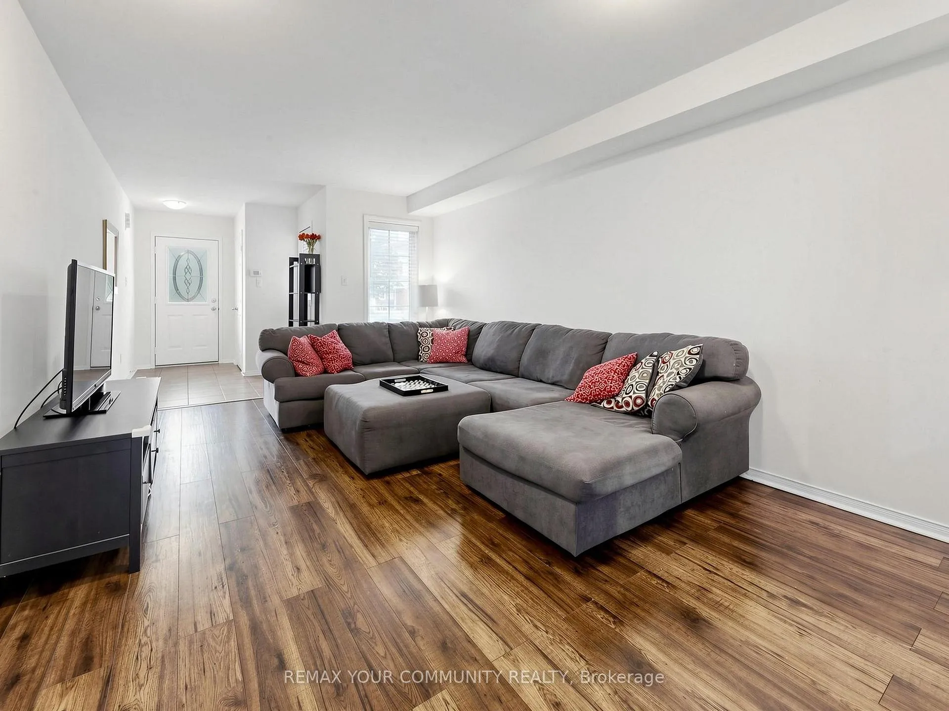 Photo 4 of 20 Dawson Crescent, Milton, Bronte Meadows — HOMEH