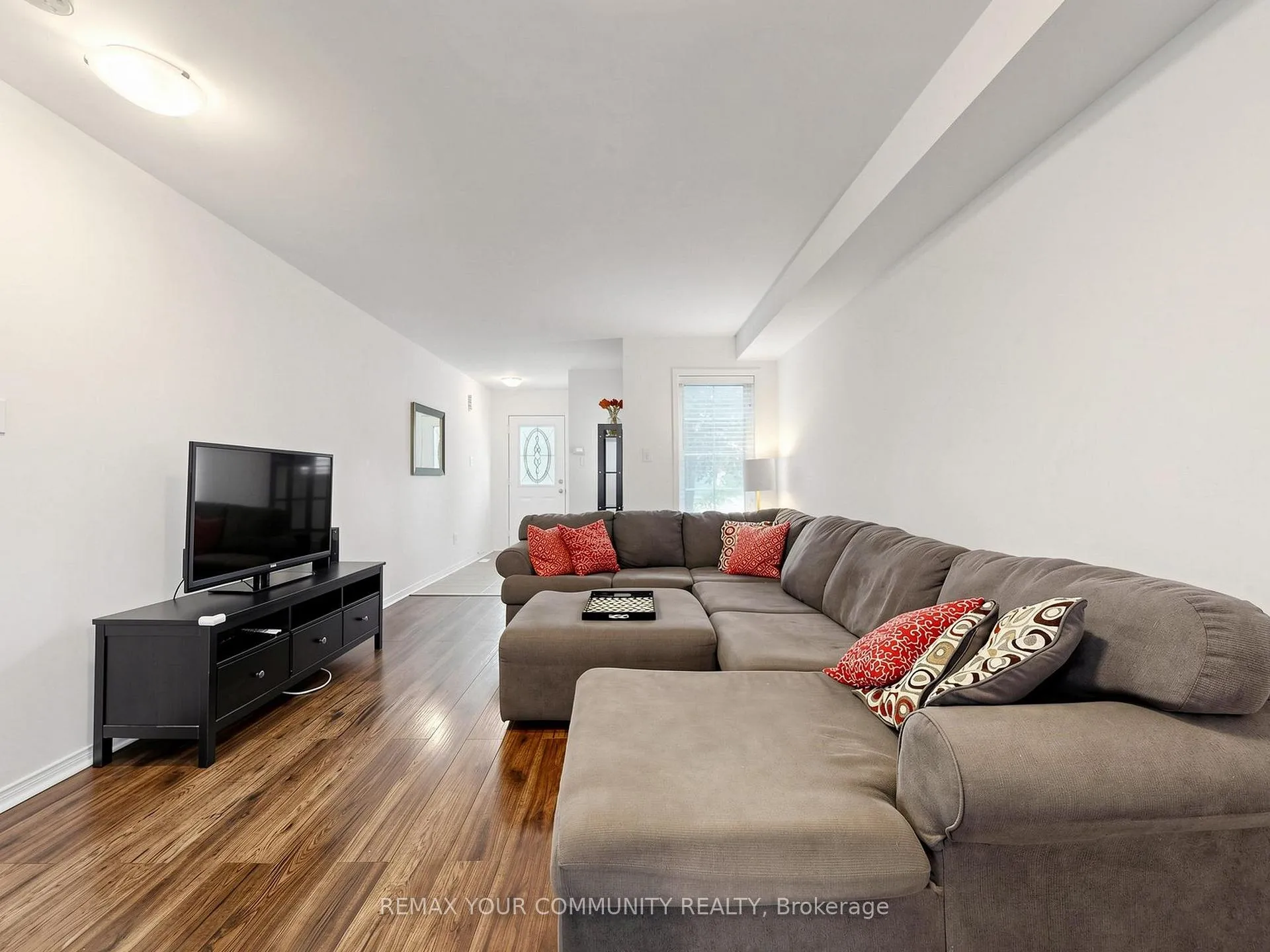 Photo 5 of 20 Dawson Crescent, Milton, Bronte Meadows — HOMEH