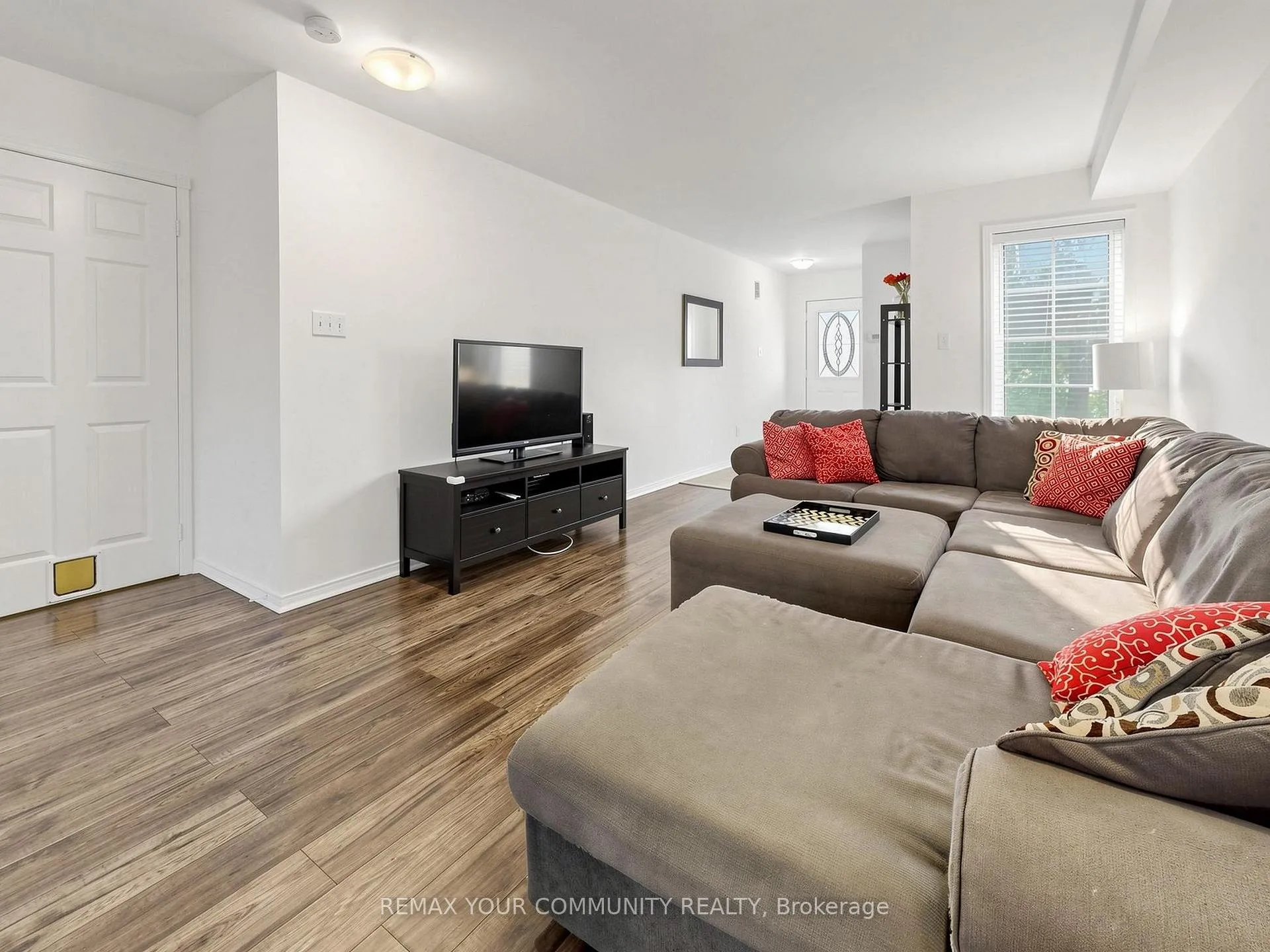Photo 6 of 20 Dawson Crescent, Milton, Bronte Meadows — HOMEH