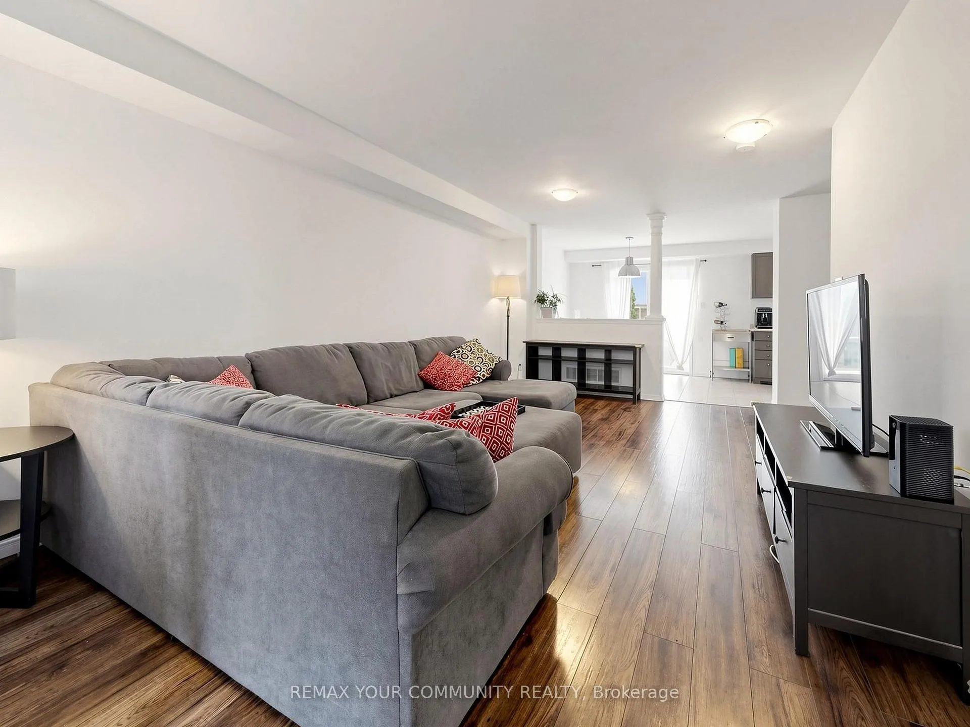 Photo 7 of 20 Dawson Crescent, Milton, Bronte Meadows — HOMEH