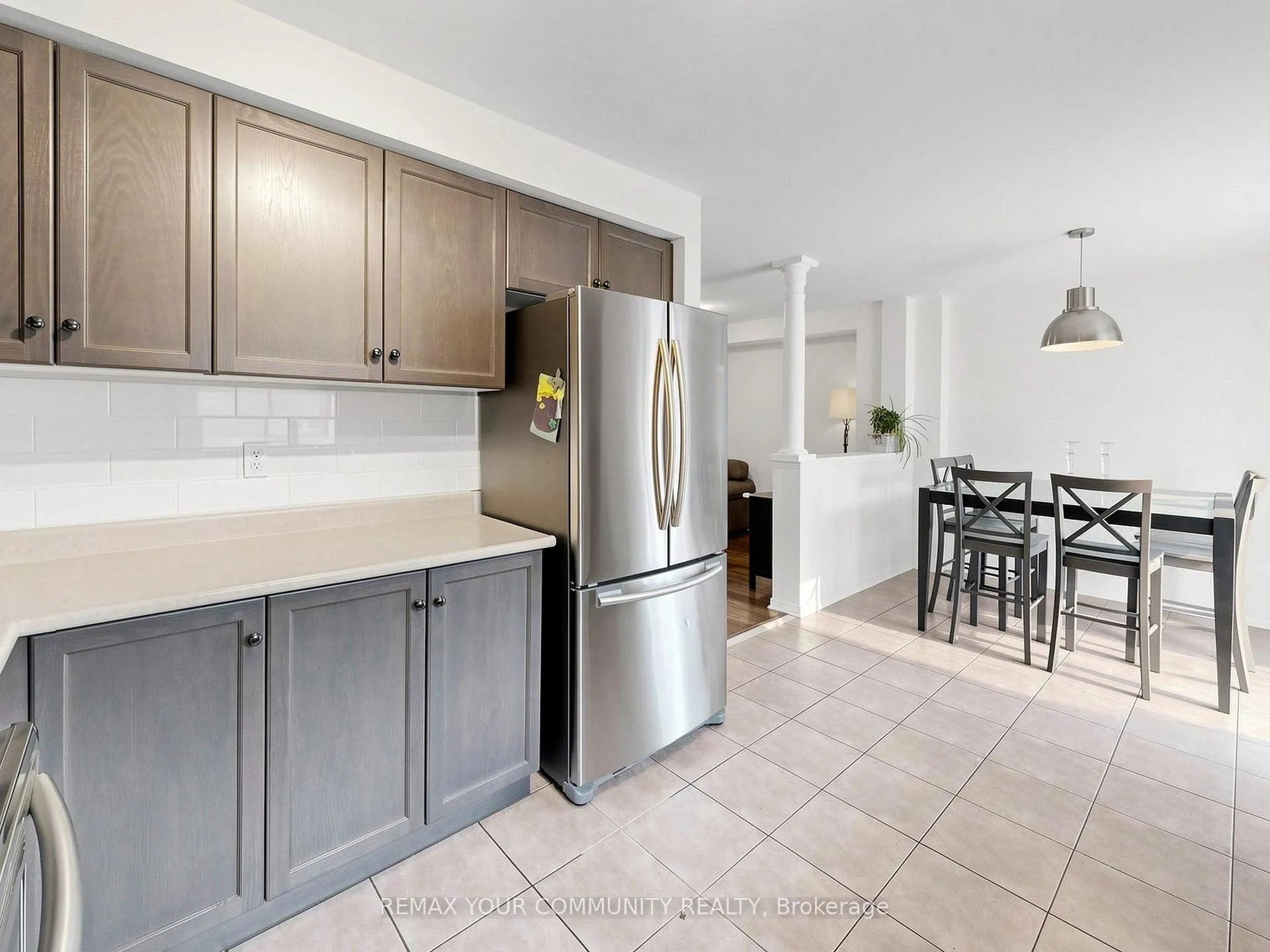 Photo 12 of 20 Dawson Crescent, Milton, Bronte Meadows — HOMEH