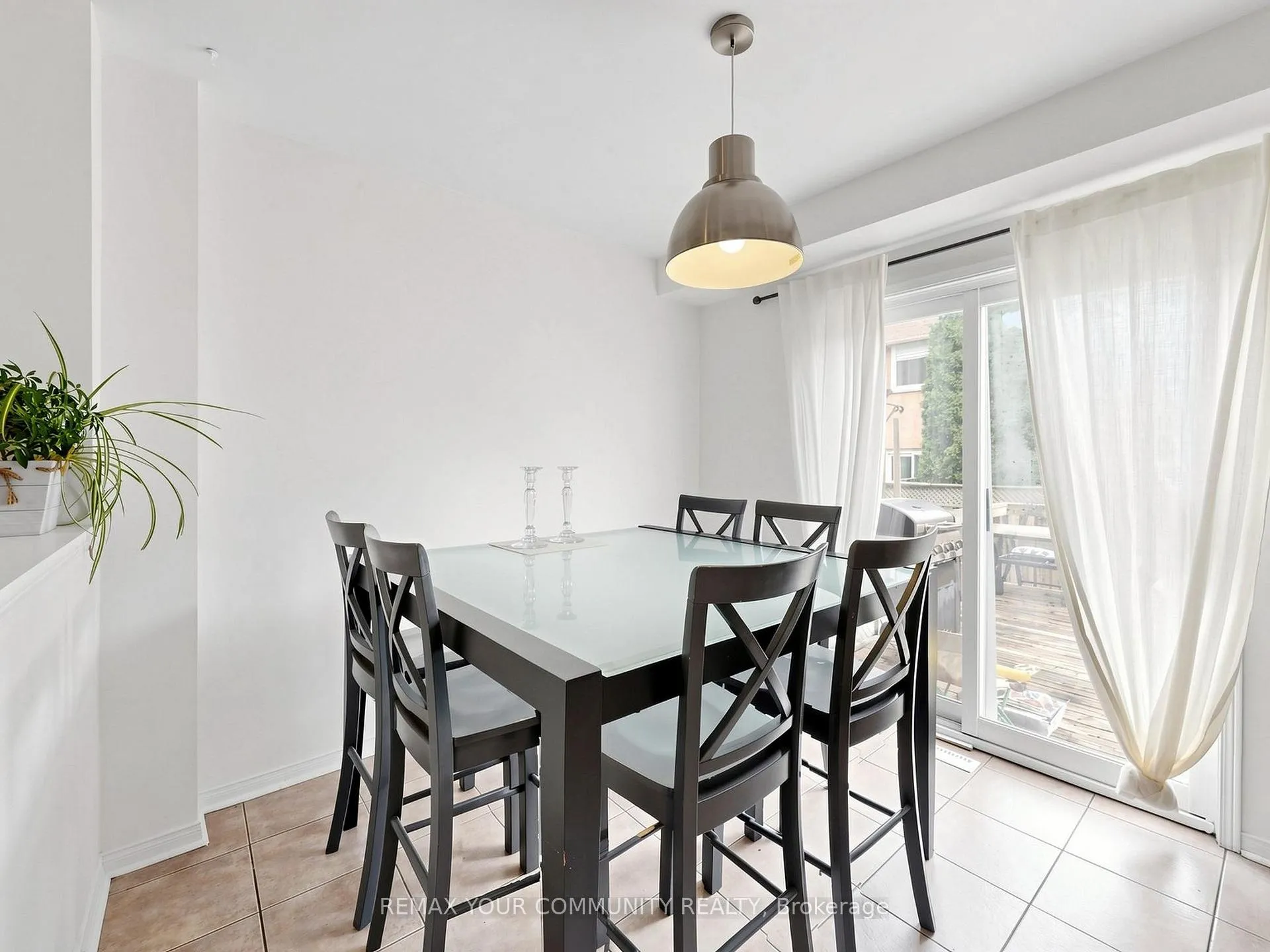 Photo 14 of 20 Dawson Crescent, Milton, Bronte Meadows — HOMEH
