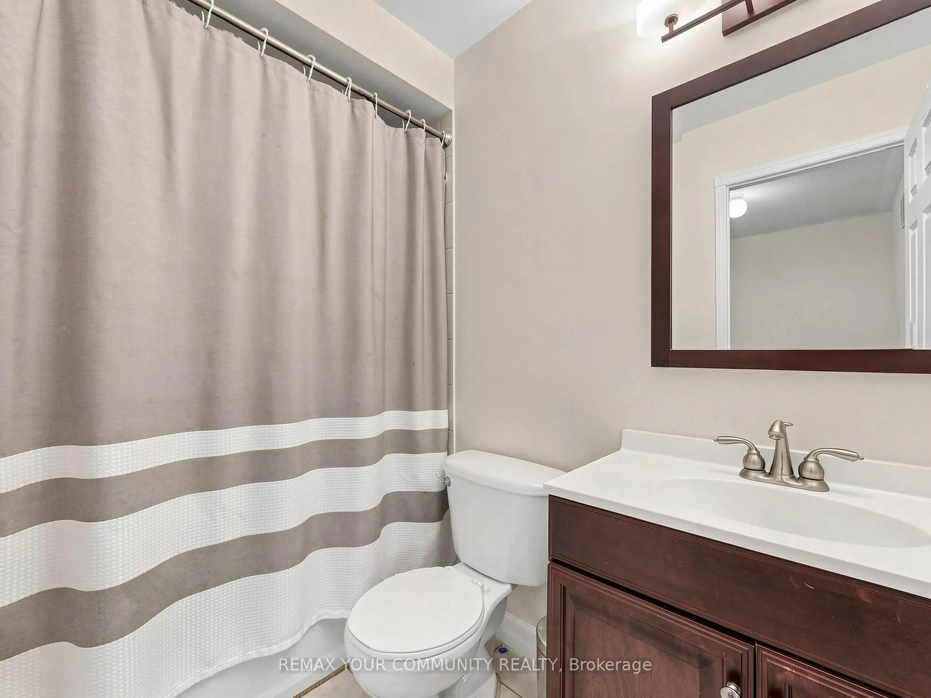 Photo 32 of 20 Dawson Crescent, Milton, Bronte Meadows — HOMEH