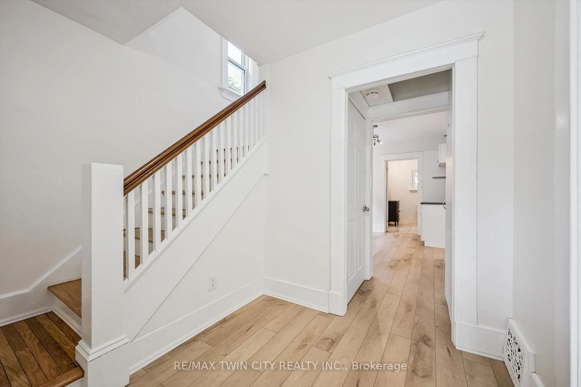 Photo 3 of 38 Stirling Avenue N, Kitchener — HOMEH