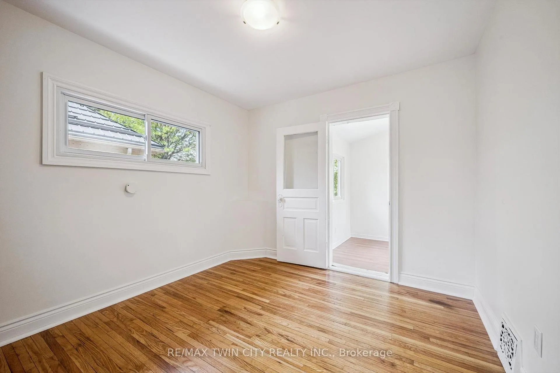 Photo 10 of 38 Stirling Avenue N, Kitchener — HOMEH