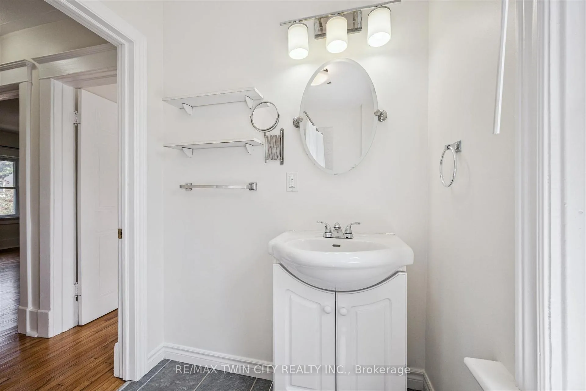 Photo 13 of 38 Stirling Avenue N, Kitchener — HOMEH