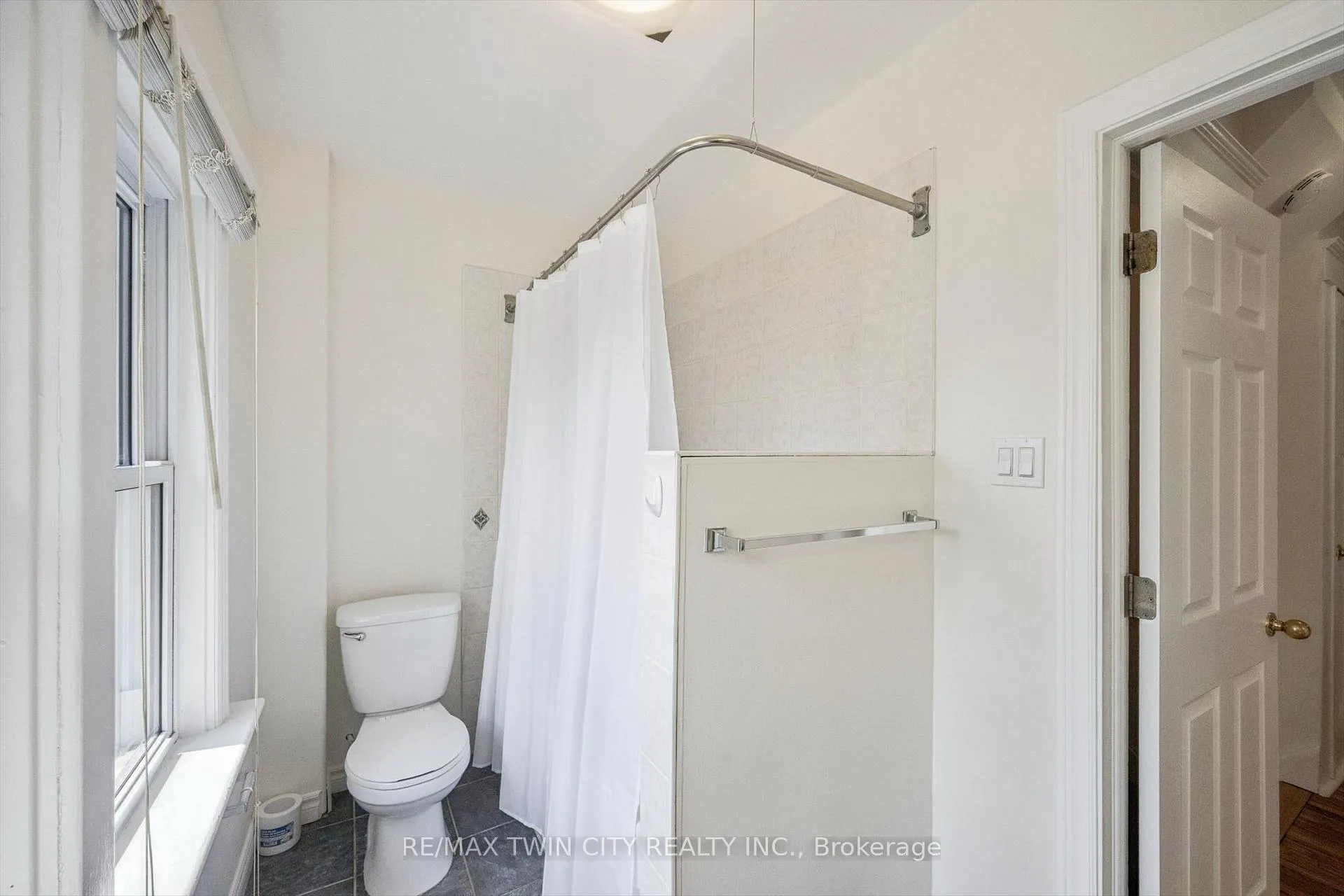 Photo 14 of 38 Stirling Avenue N, Kitchener — HOMEH