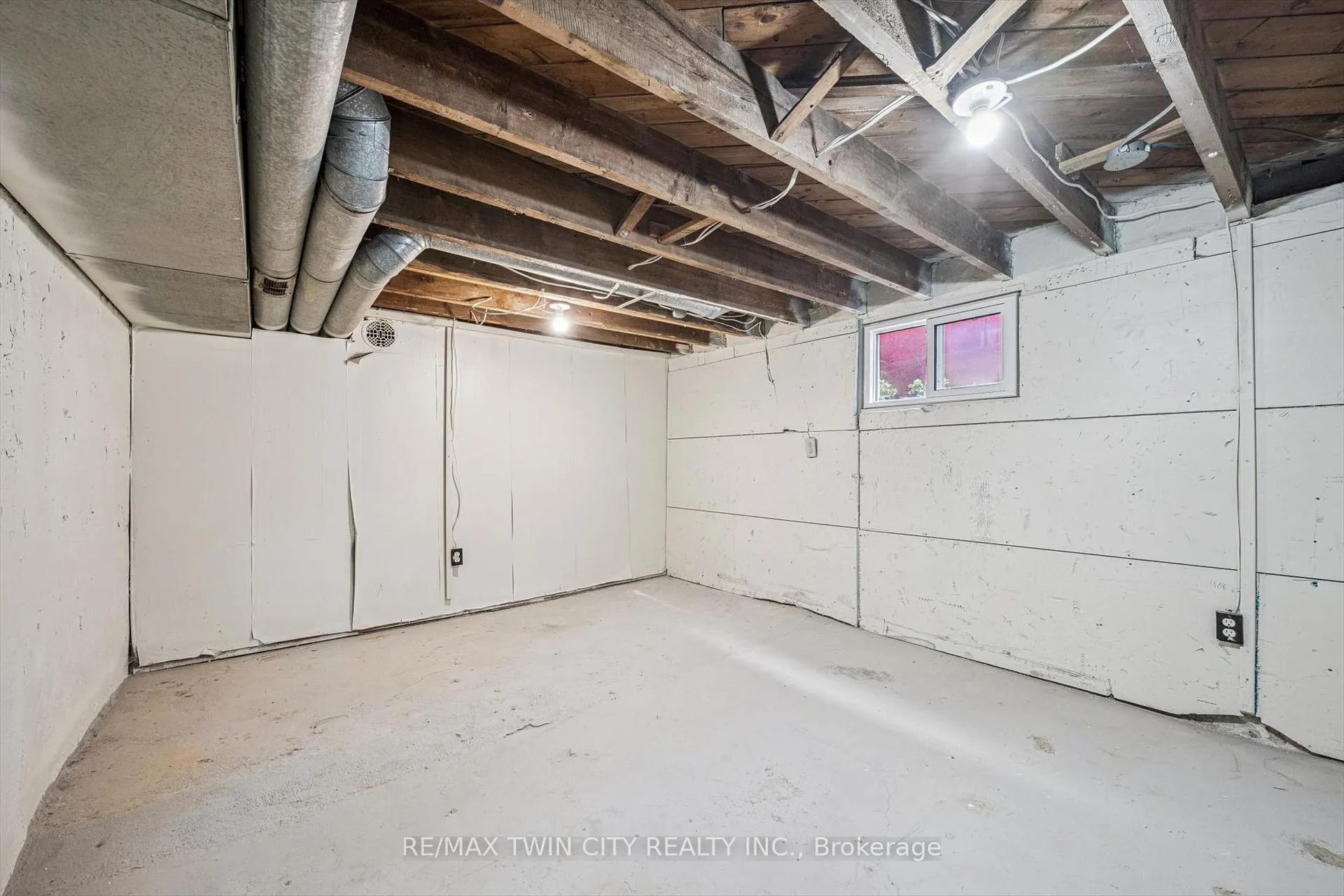 Photo 18 of 38 Stirling Avenue N, Kitchener — HOMEH