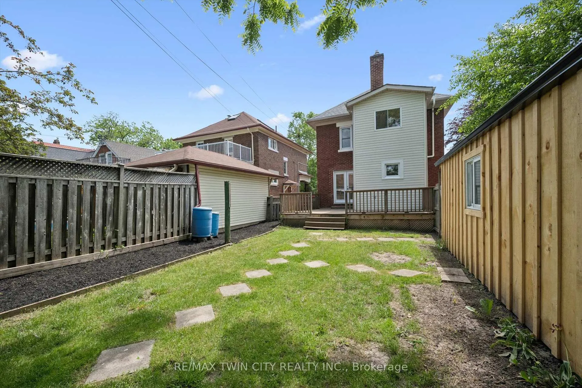 Photo 23 of 38 Stirling Avenue N, Kitchener — HOMEH