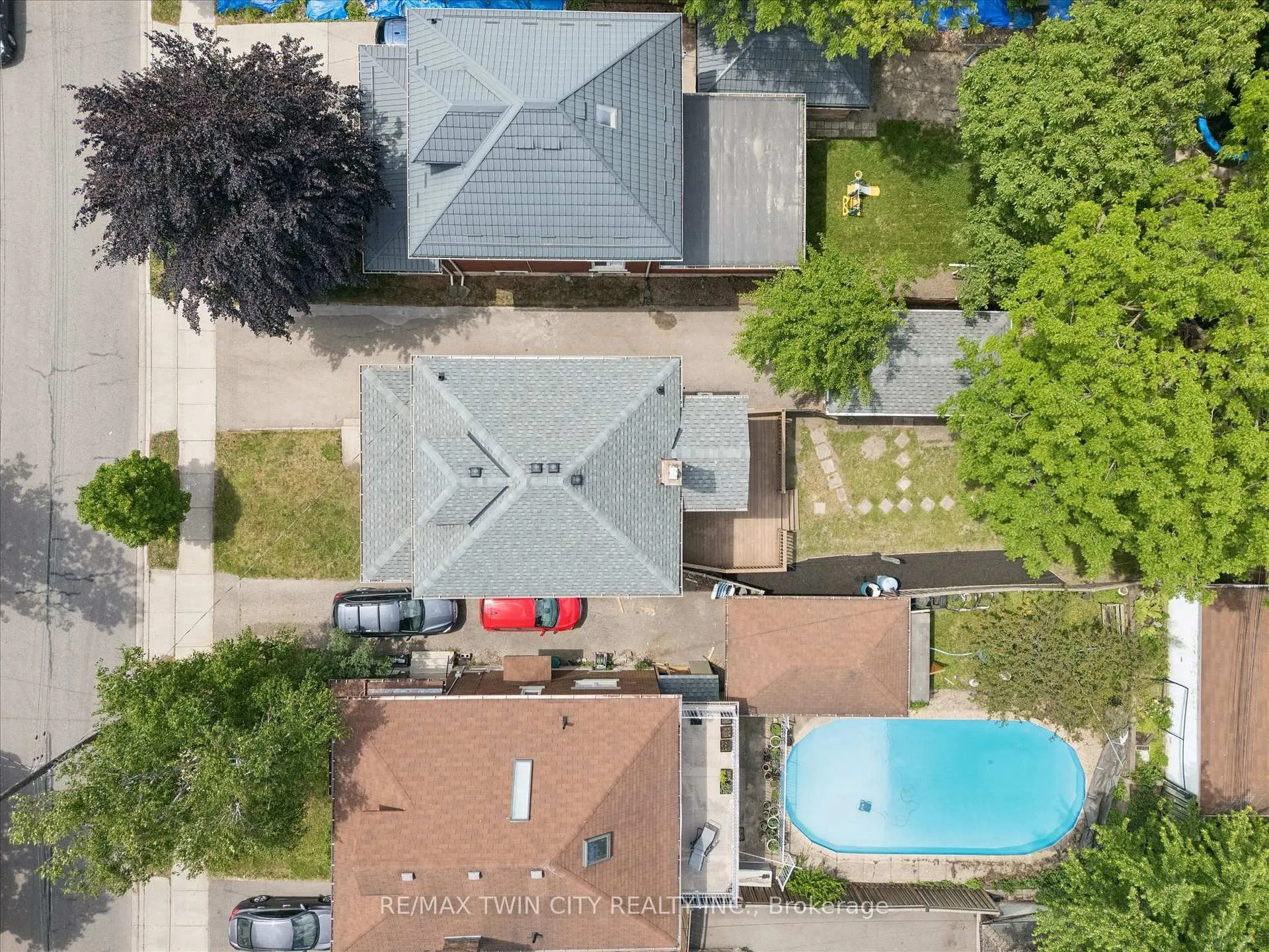 Photo 24 of 38 Stirling Avenue N, Kitchener — HOMEH