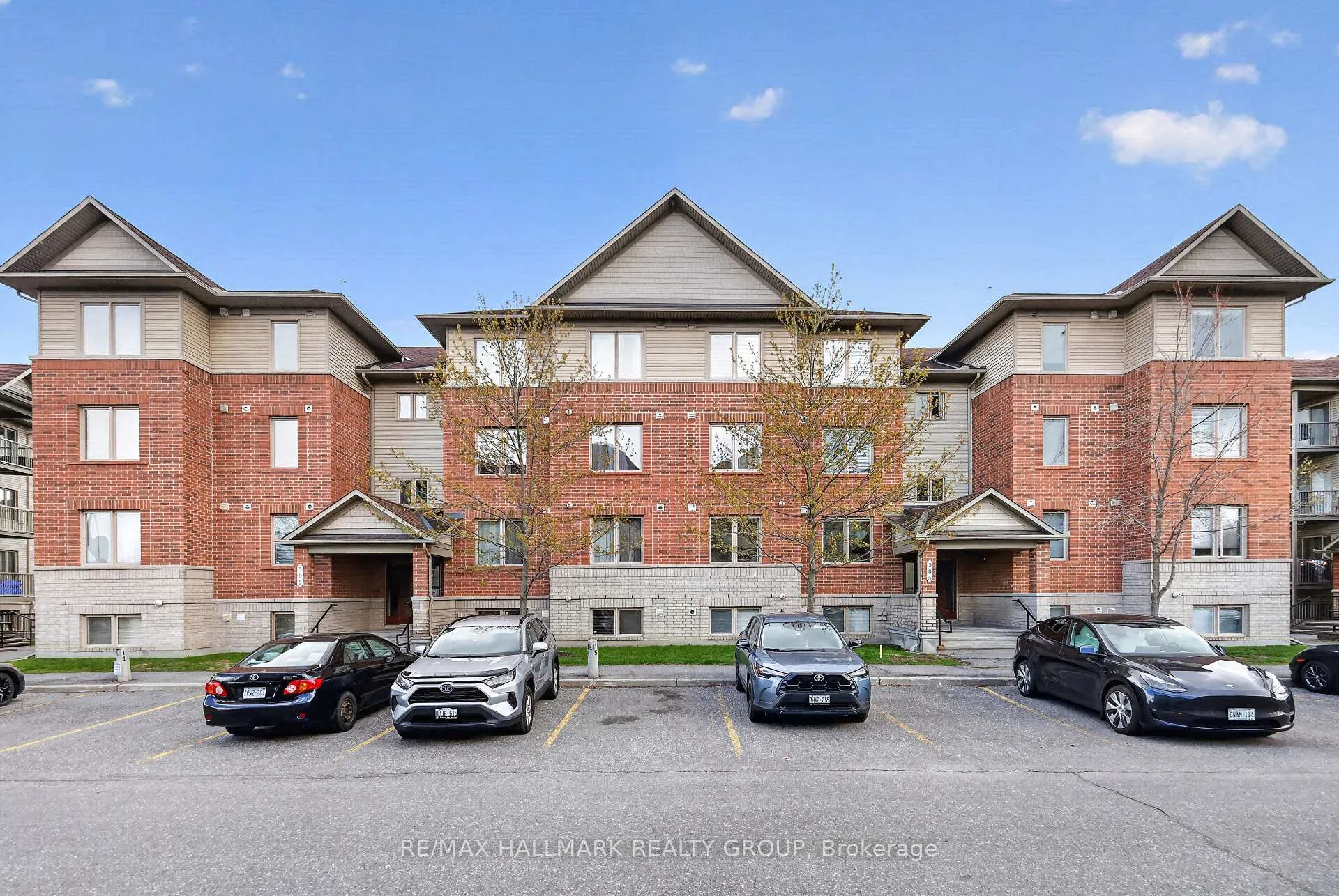 Front of Unit 3, 585 Stonefield Private
