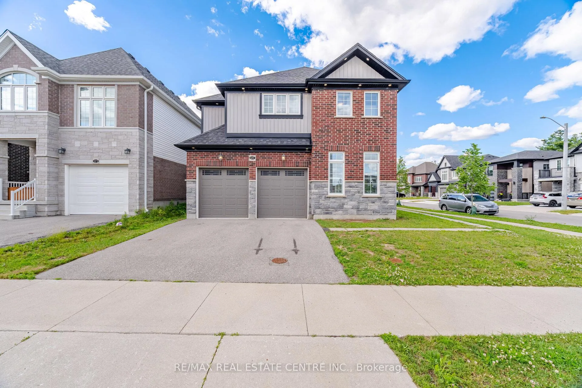 Photo 2 of 127 Monarch Woods Drive, Kitchener, Doon South — HOMEH