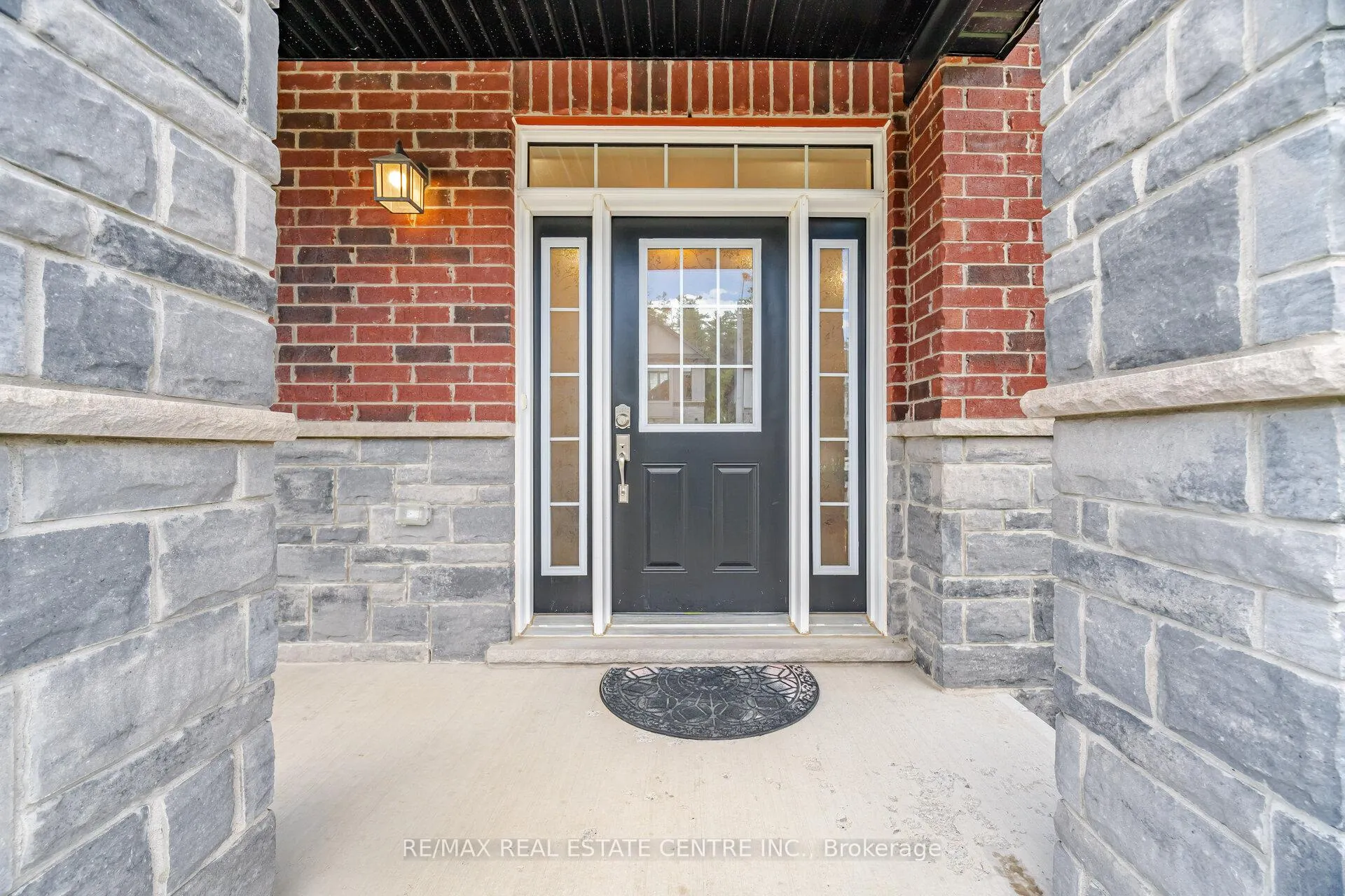 Photo 3 of 127 Monarch Woods Drive, Kitchener, Doon South — HOMEH