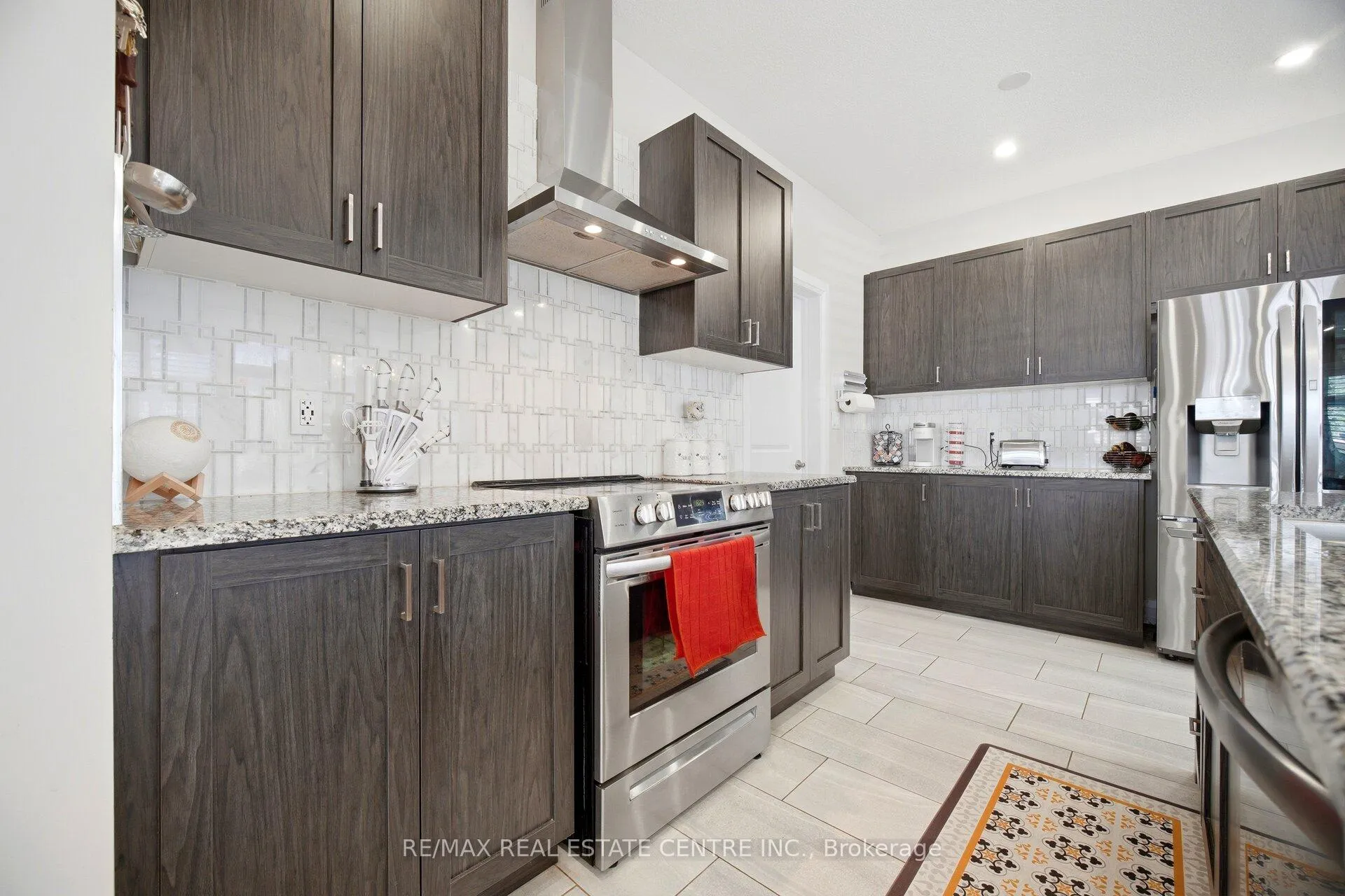 Photo 7 of 127 Monarch Woods Drive, Kitchener, Doon South — HOMEH