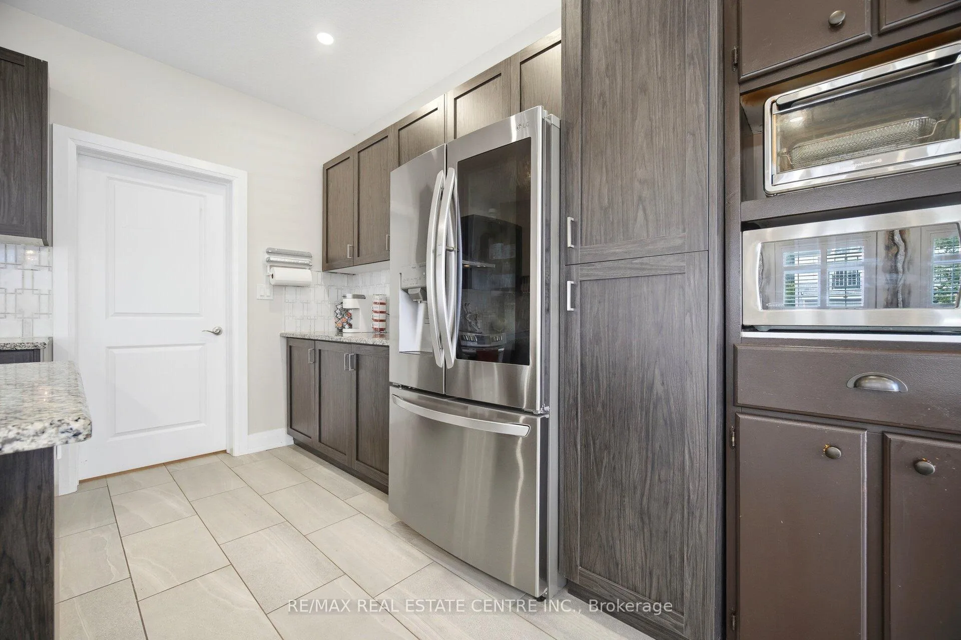 Photo 8 of 127 Monarch Woods Drive, Kitchener, Doon South — HOMEH