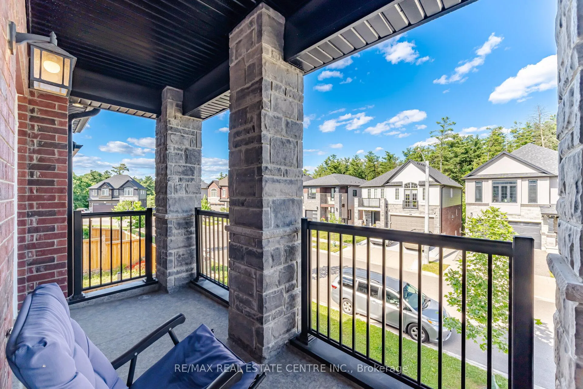 Photo 19 of 127 Monarch Woods Drive, Kitchener, Doon South — HOMEH
